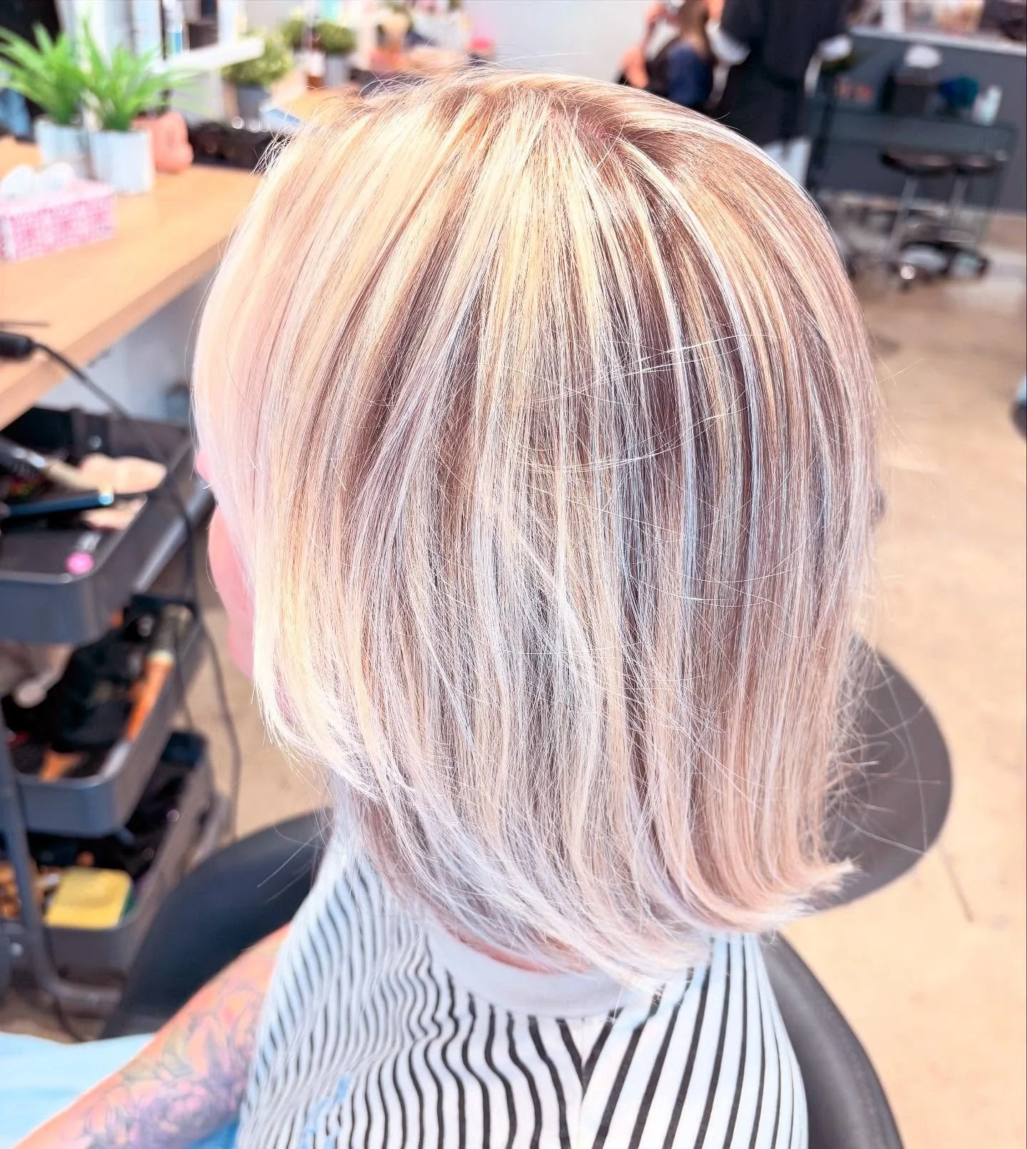 Perfect before & after @ alixarthurdesign.com. 💁🏼‍♀️
•
•
•
#alixarthurdesign #blonde #vancouverhairstylist #balayage
