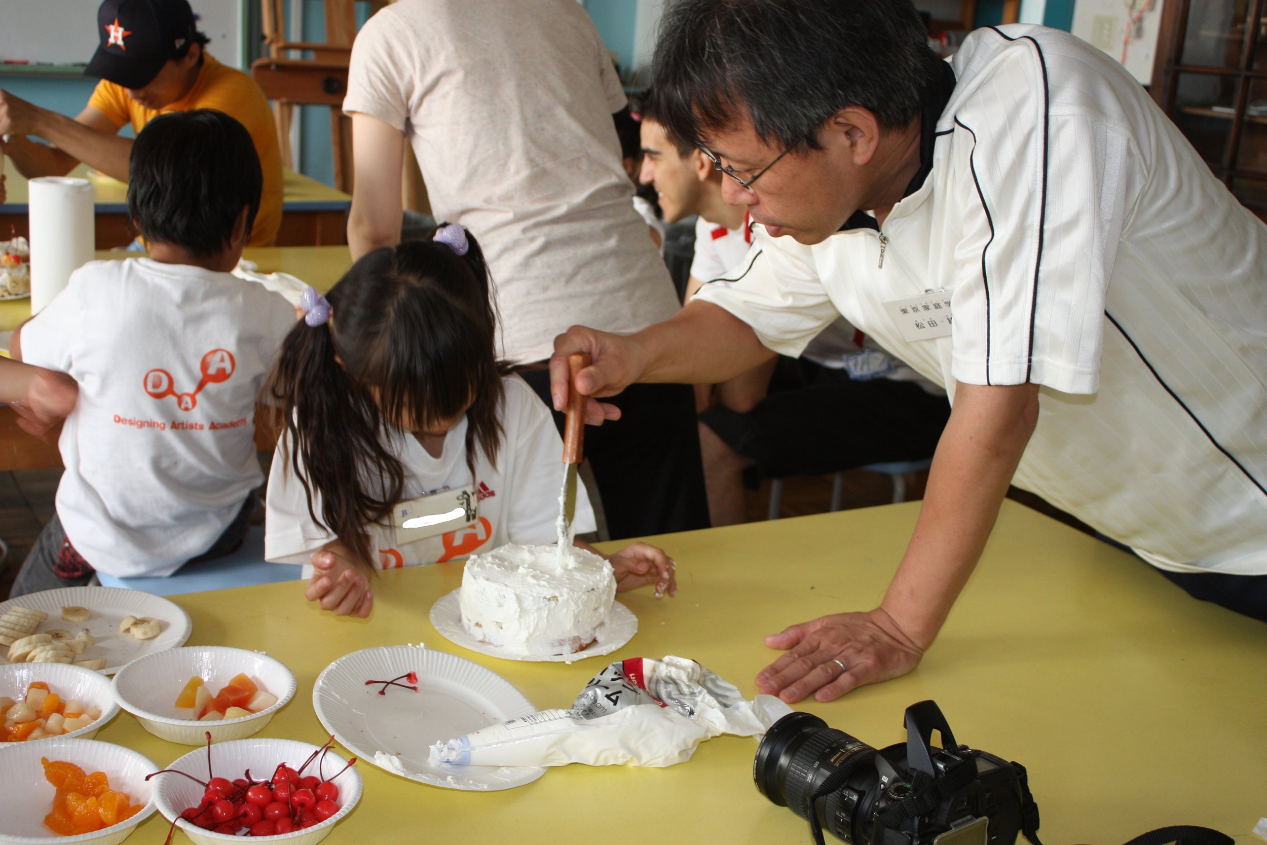 DAA 2009 Cake Decorating.JPG