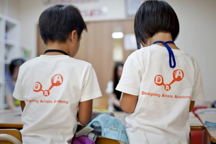 Children working on crafts at a DAA workshop