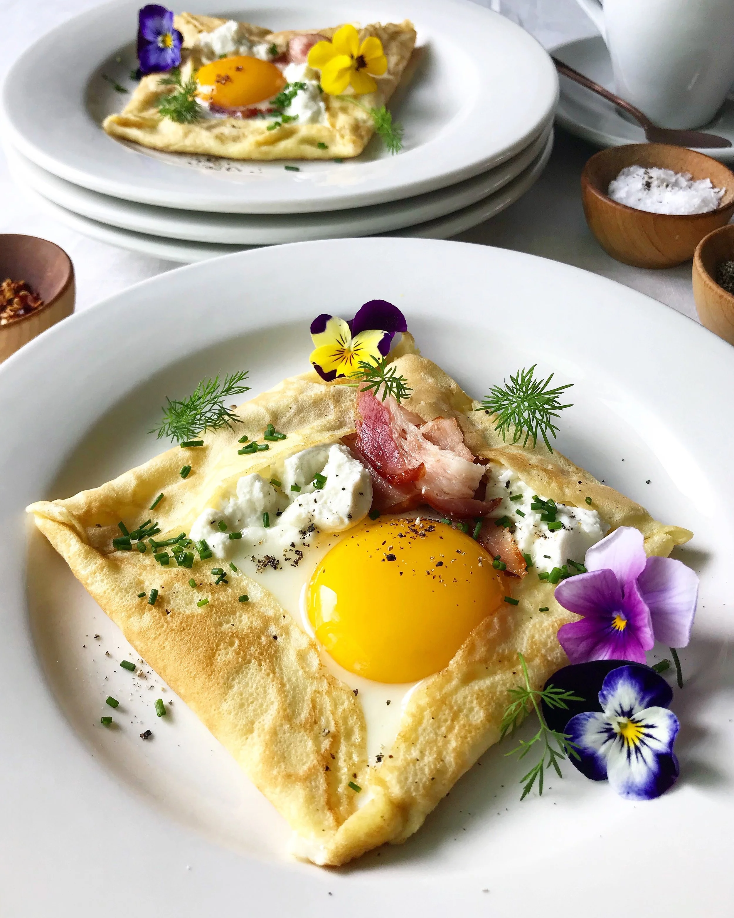 CREPES WITH EGG, GOAT'S CHEESE AND BACON