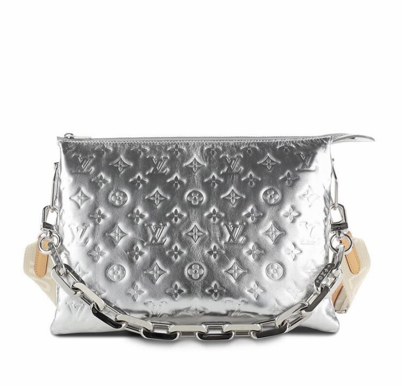 Nonsens moderat Måling NEW Louis Vuitton Women's Spring Summer 2021 Silver Mirror Pochette —  Collecting Luxury