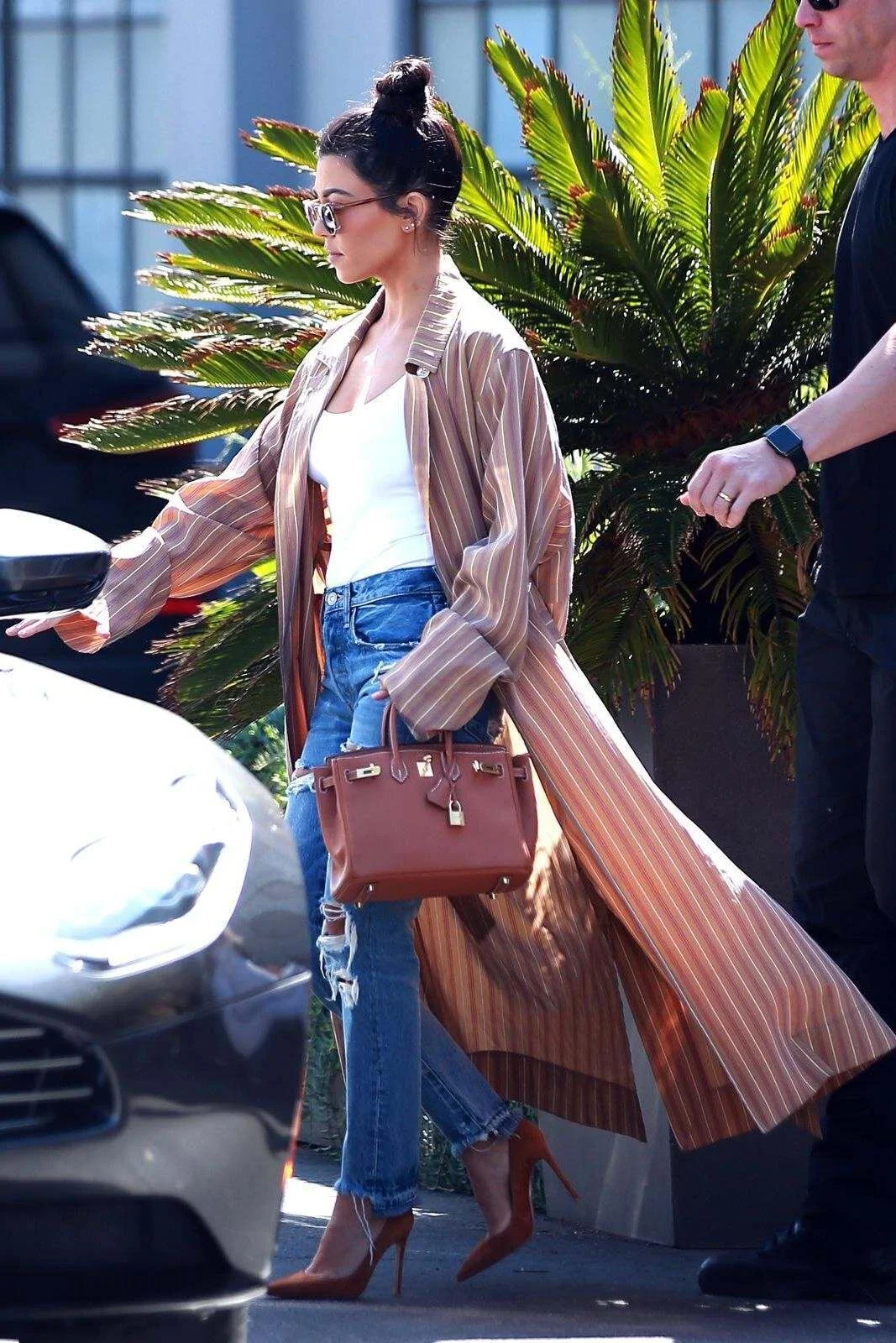 Kourtney Kardashian with her Hermes Birkin 25