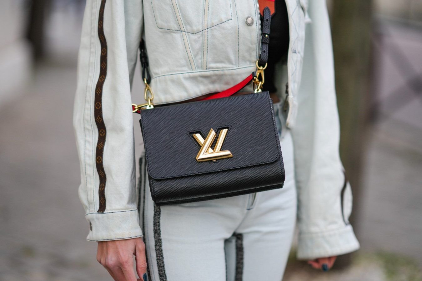 Do Louis Vuitton bags have a lifetime warranty?