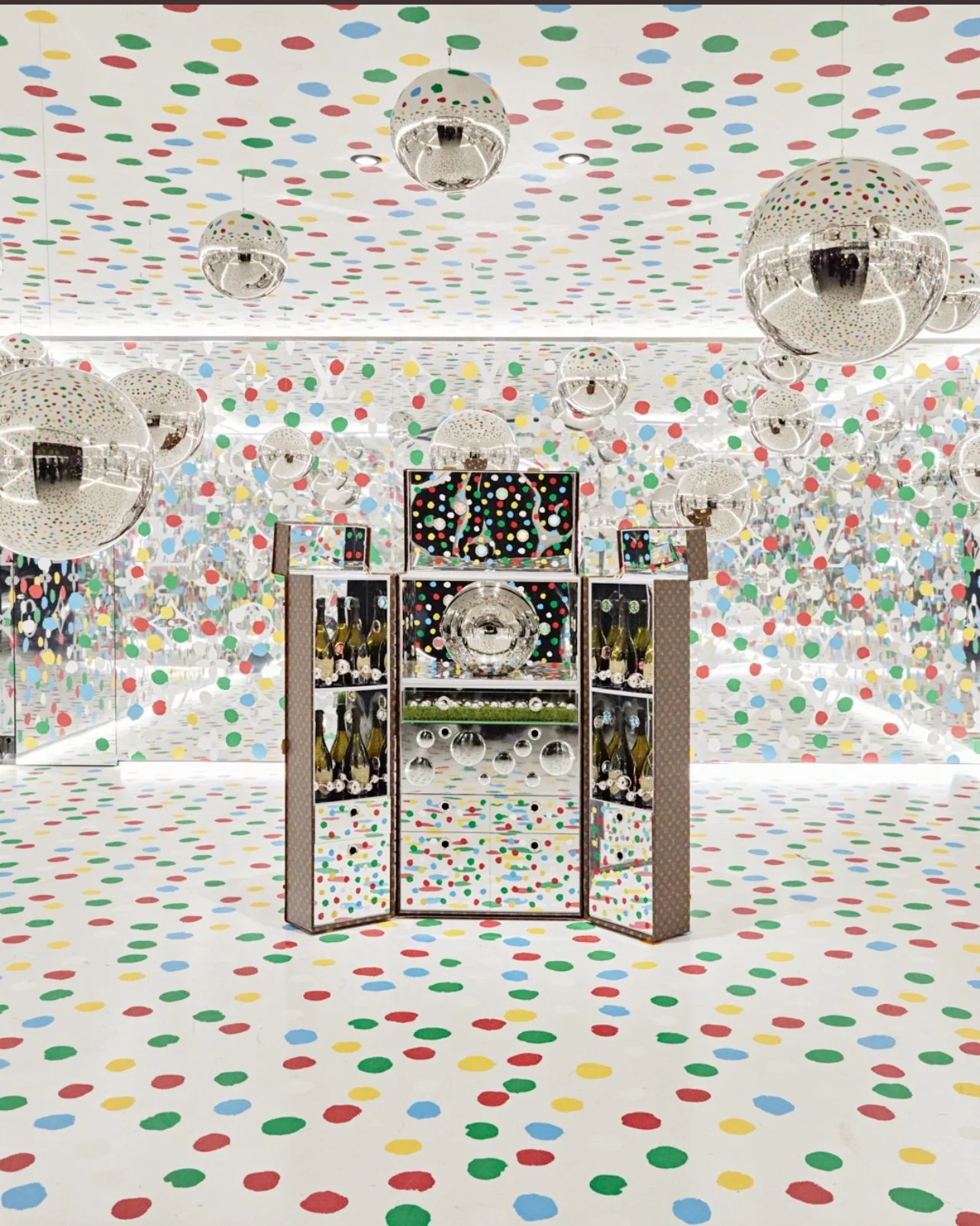 Louis Vuitton’s Savoir-faire &amp; Yayoi Kusama’s Iconic Motifs