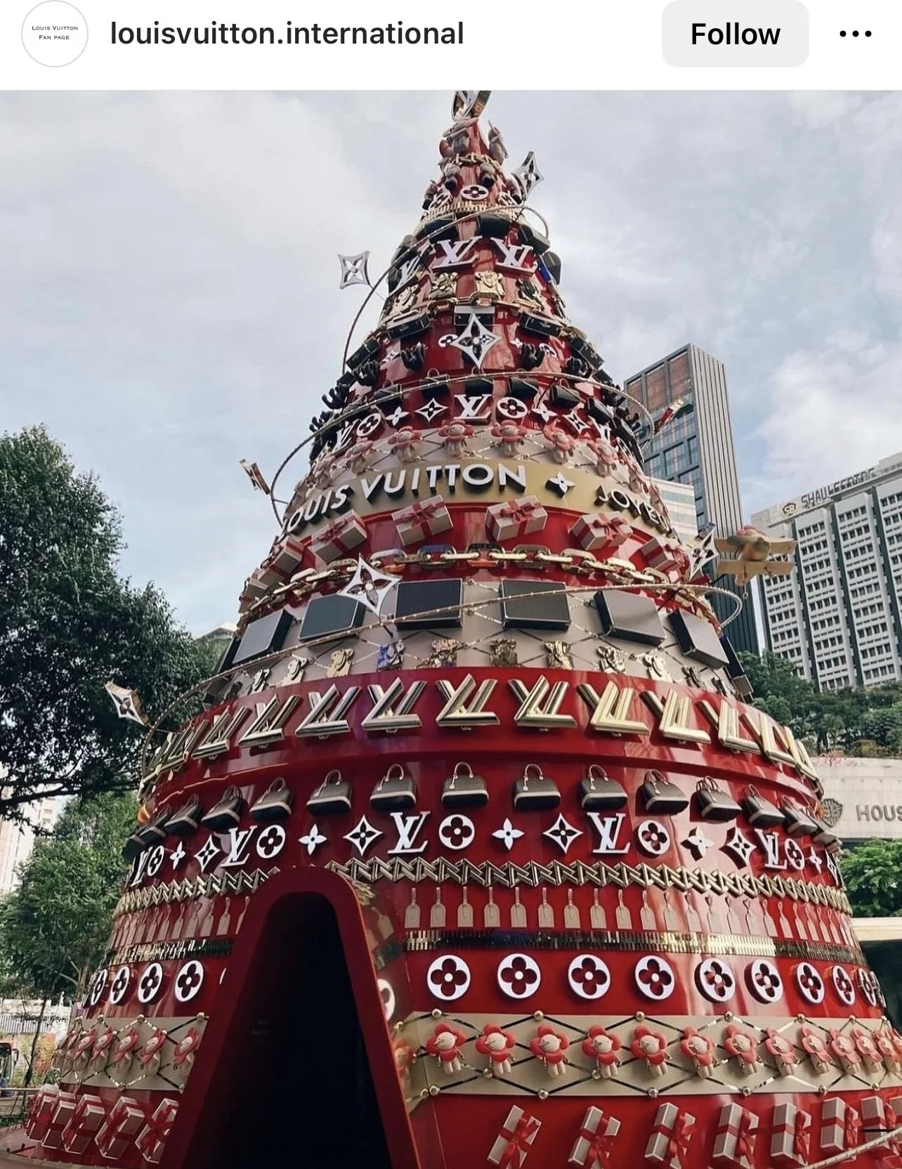 Louis Vuitton Christmas Tree 2023