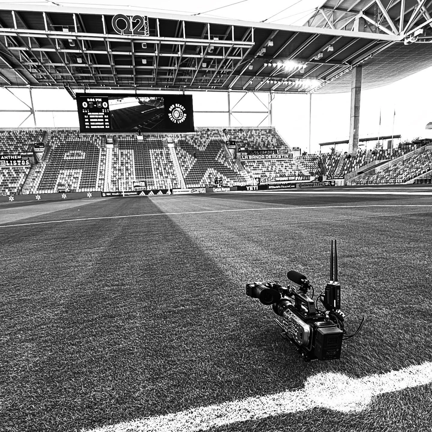 Big news! DP David McClymonds recently founded media production company Medium Close-Up and will now be funneling his cinematic visions through the lens of MCU. 🎥🕺💡More to come!