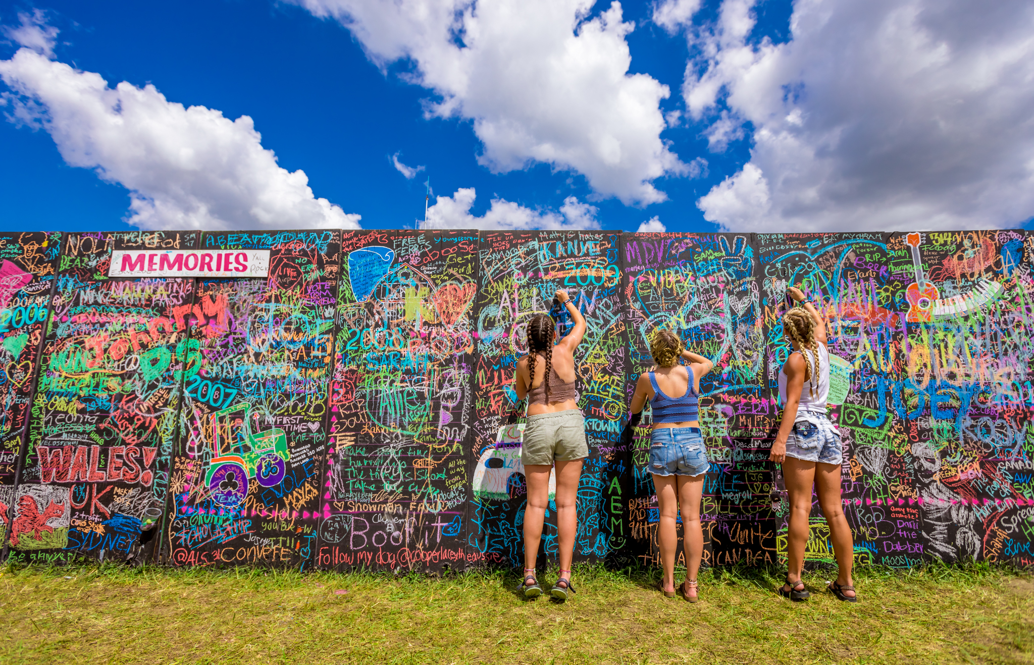 Memories on The Wall BONNAROO 2017 photo by aLIVECoverage.jpg