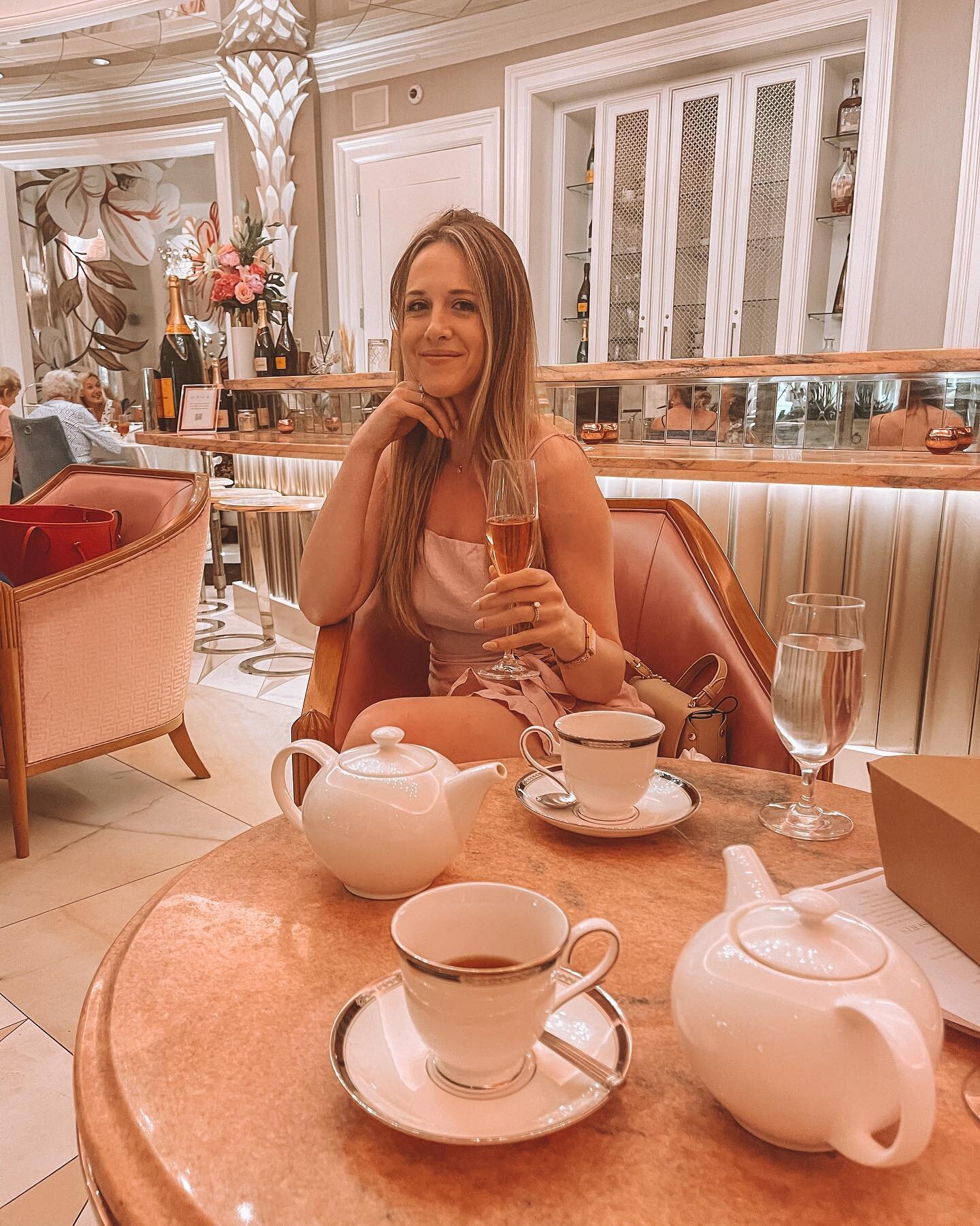 not a tea party until someone spills the tea 🫖 save this post for fun ideas to do in Charleston, SC

&bull; champagne + tea at hotel bennett
&bull; beach concert at the windjammer
&bull; historic carriage tours of downtown
&bull; walk rainbow row an