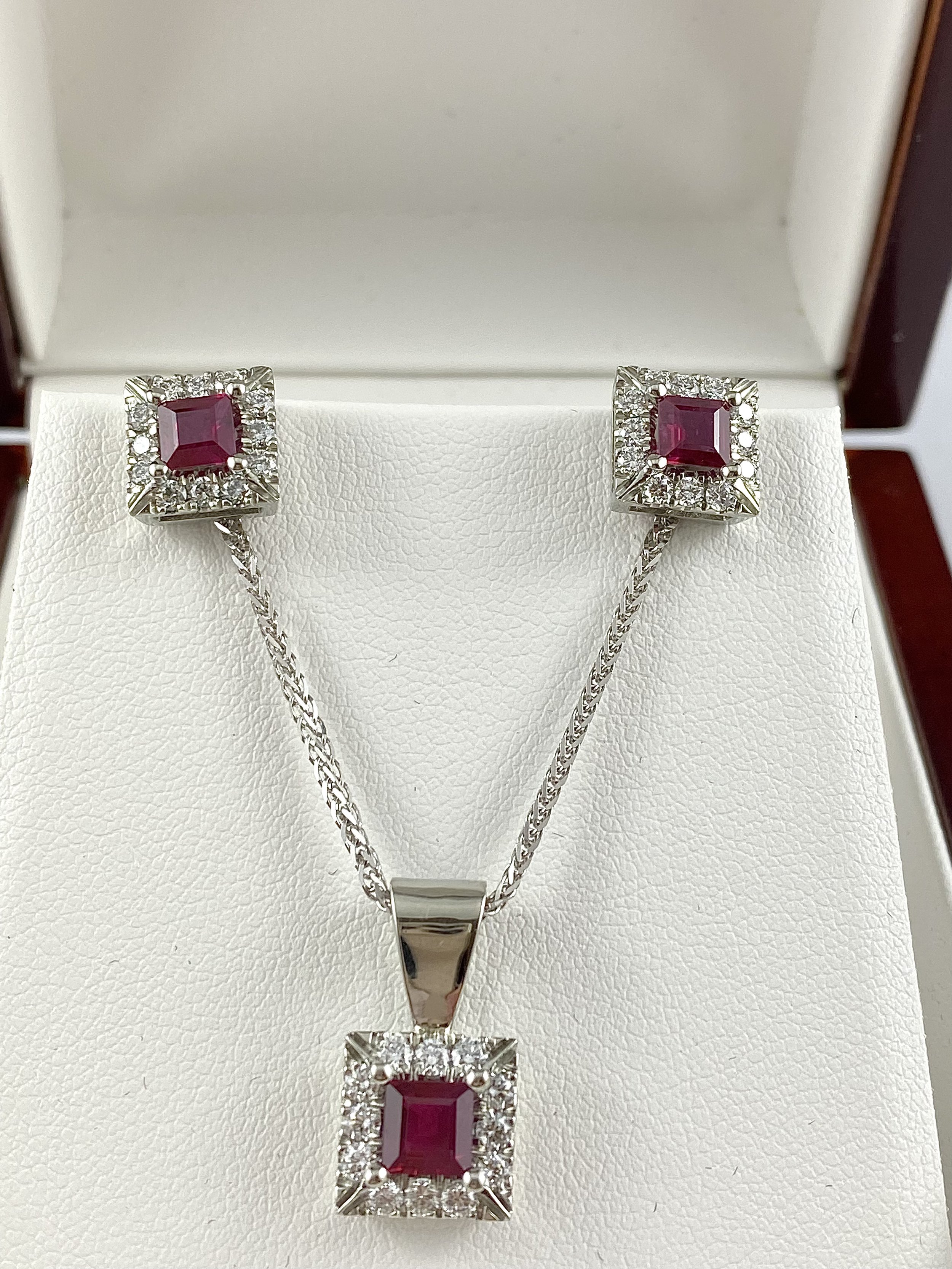 19K White Gold Diamond and Ruby Earring and Pendant Set