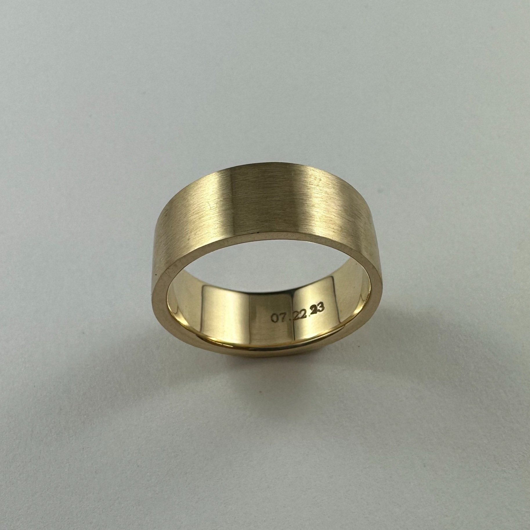 18K Yellow Gold Gents Wedding Band