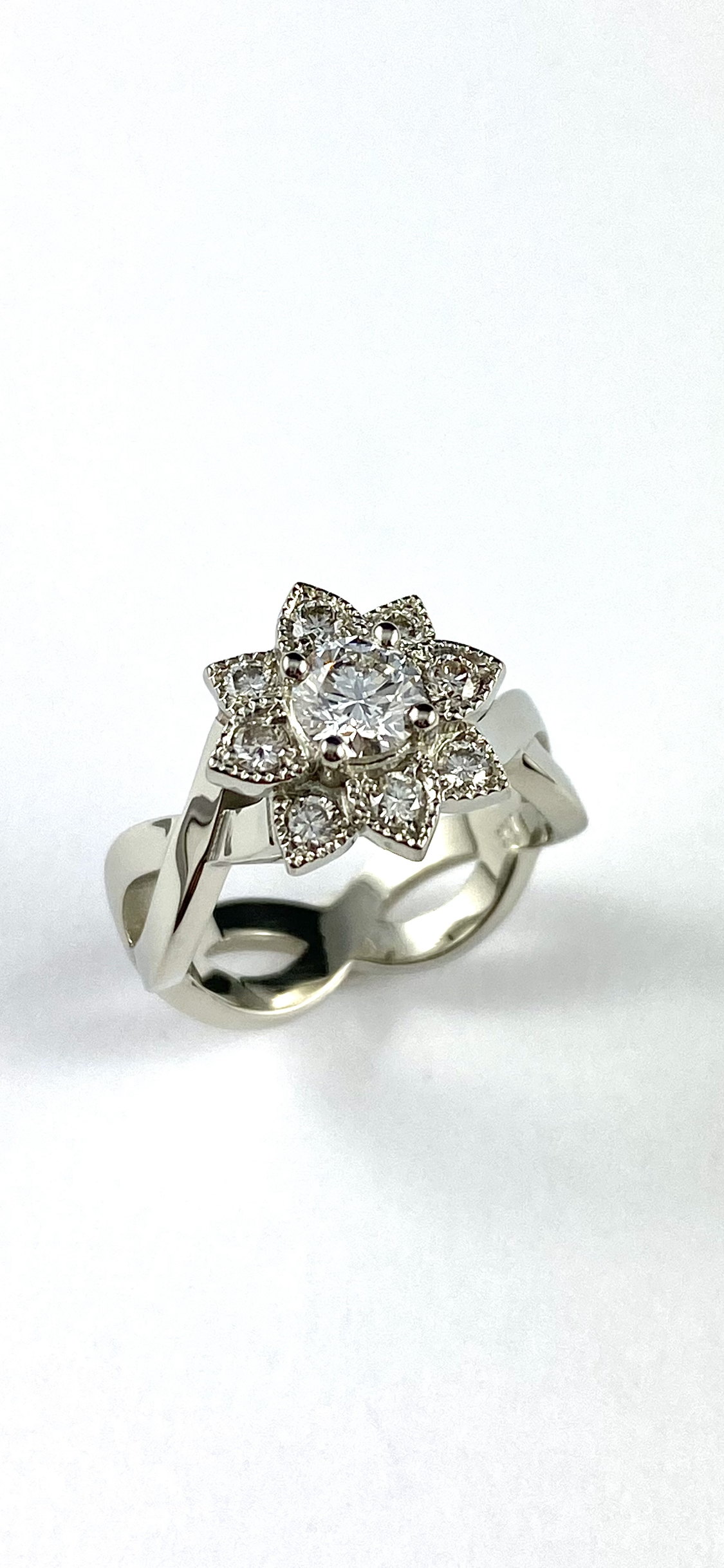 19K White Gold Diamond Engagement Ring
