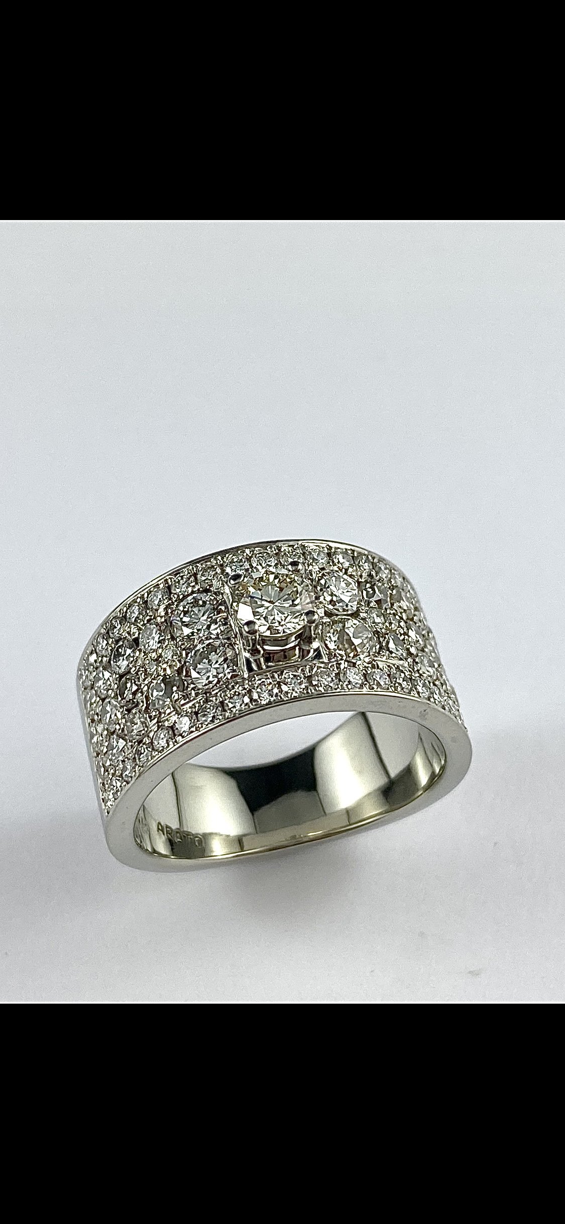 19K White Gold Diamond Pave Ring