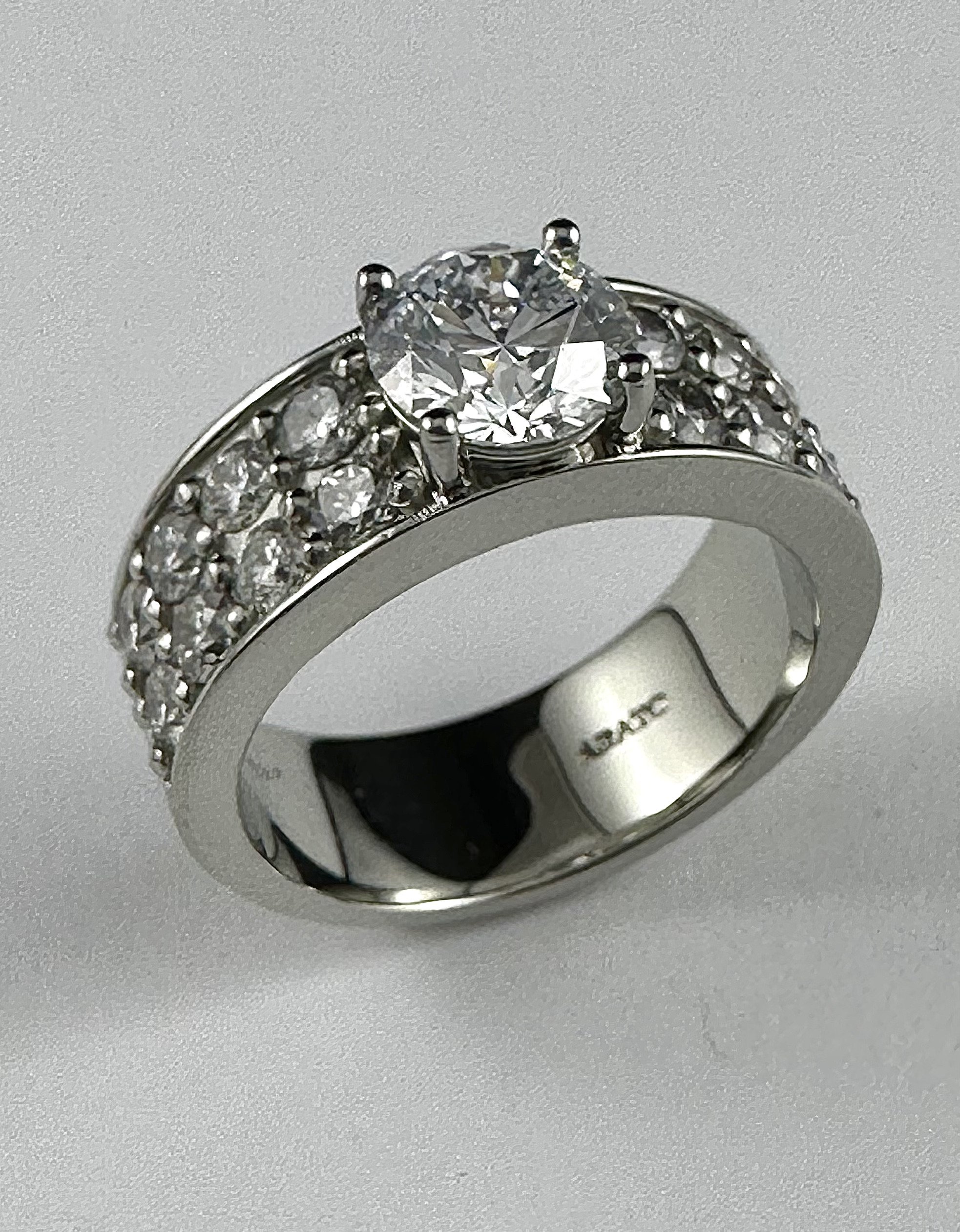 19K White Gold Diamond Ring (Center Diamond with Double Row Pave Shoulders)