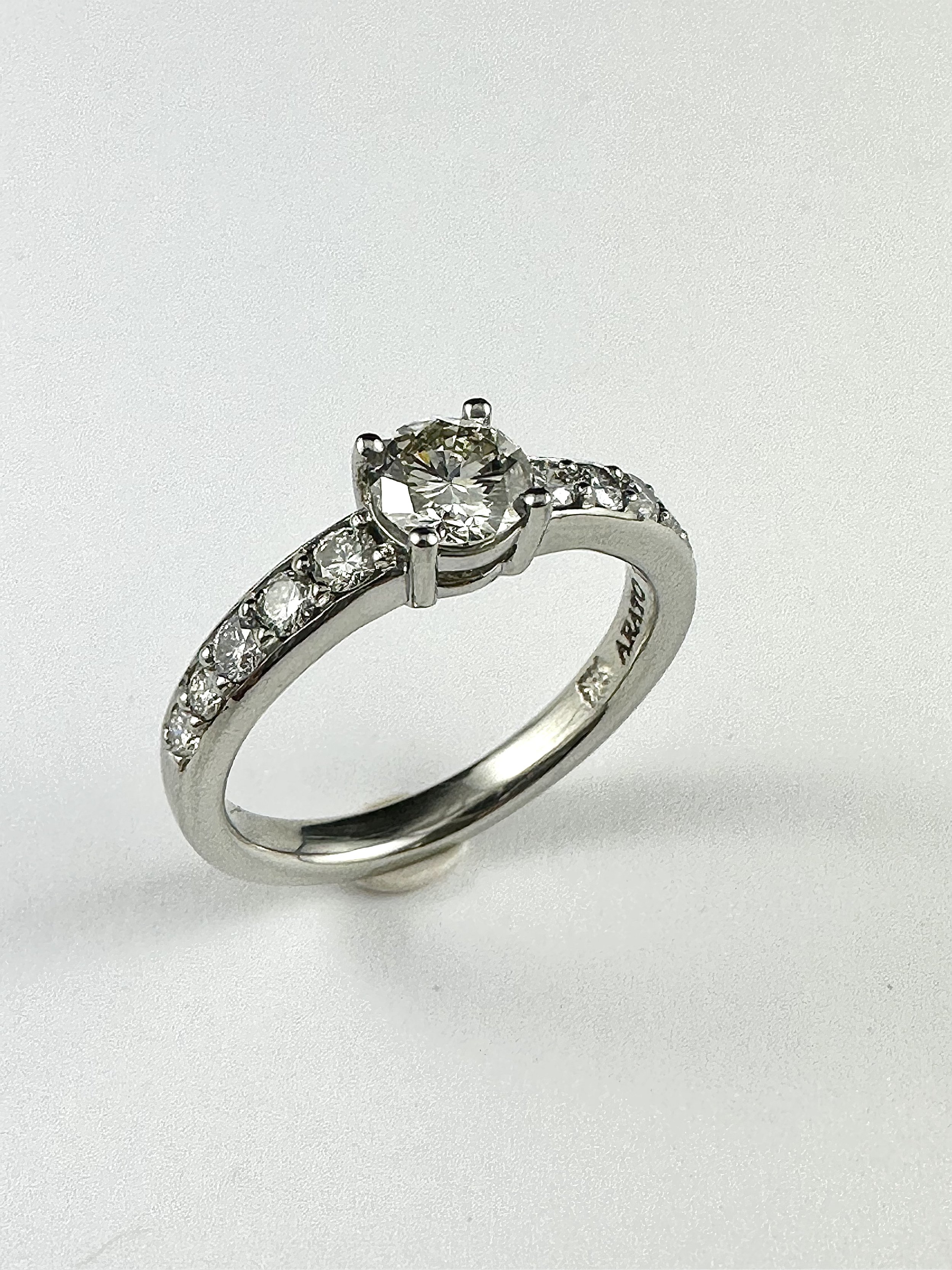 19K White Gold Diamond Ring