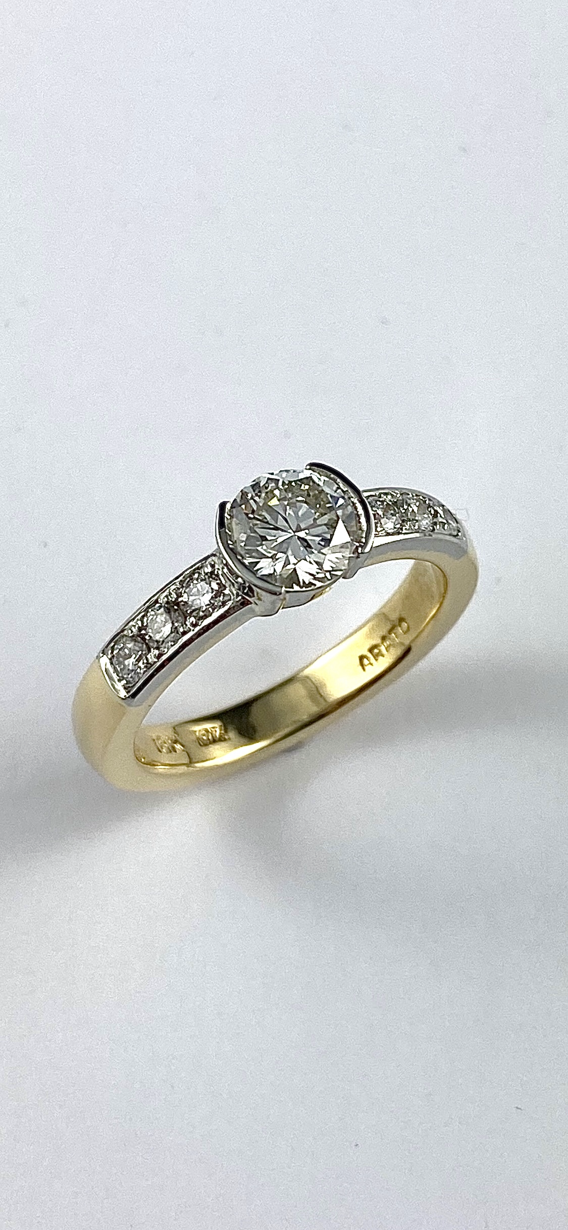 19K White Gold Tsavorite Garnet Diamond Ring
