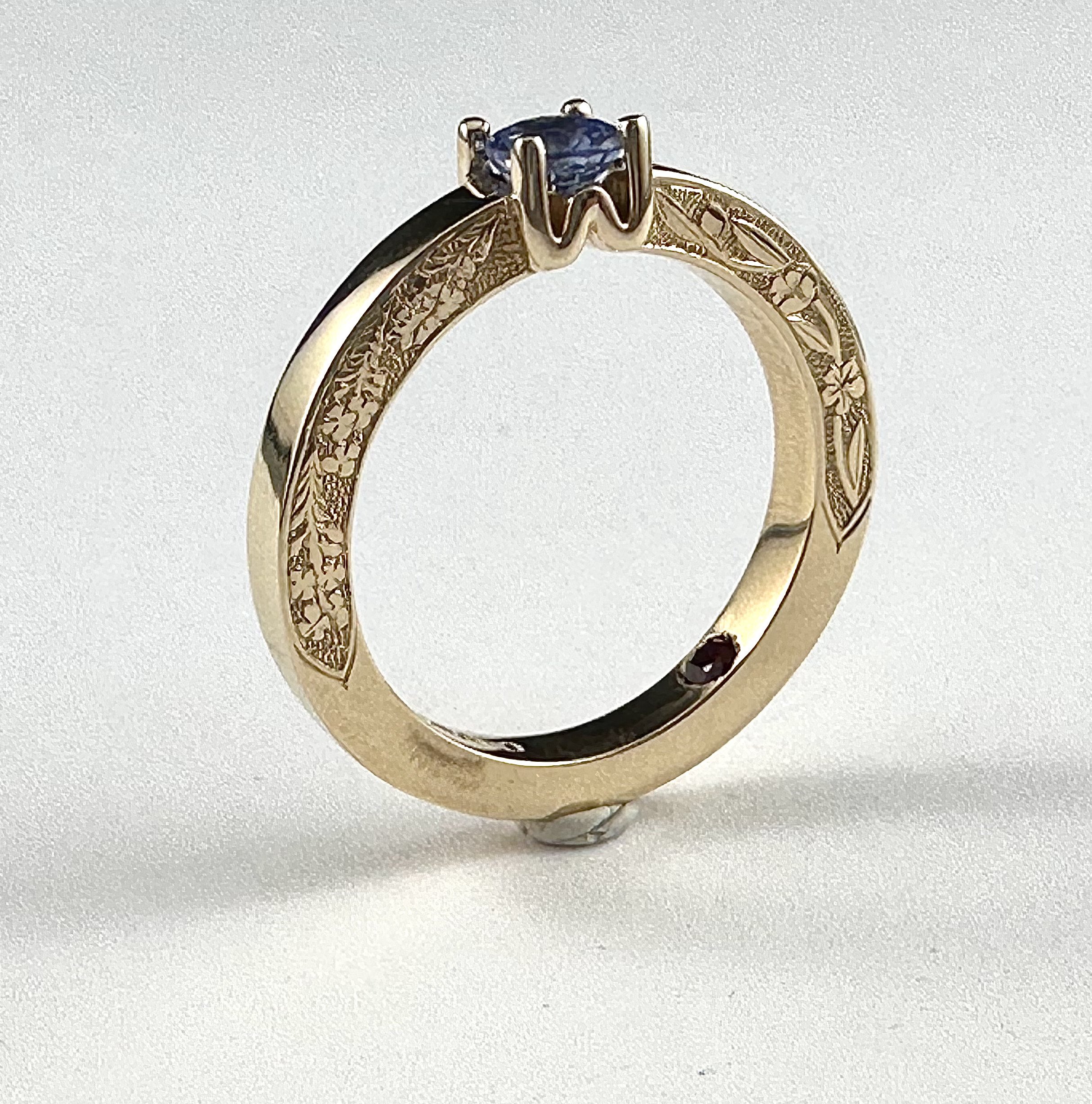 14K Yellow Gold Sapphire Hand Engraved Ring