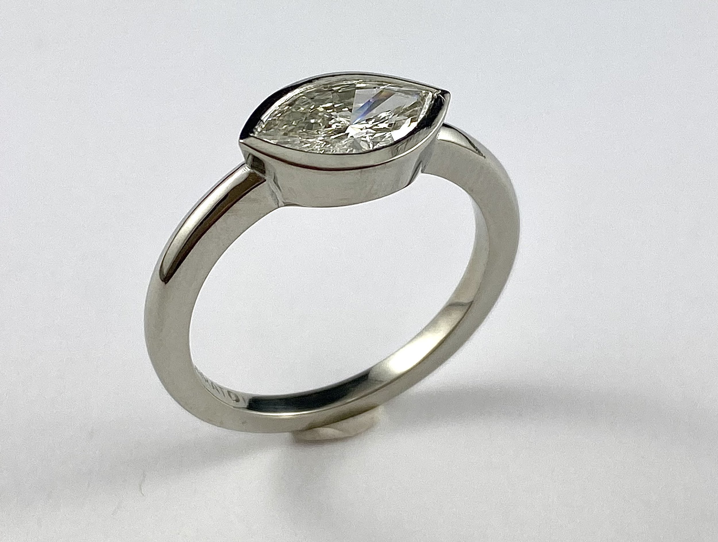 19K White Gold Marquise Diamond Ring