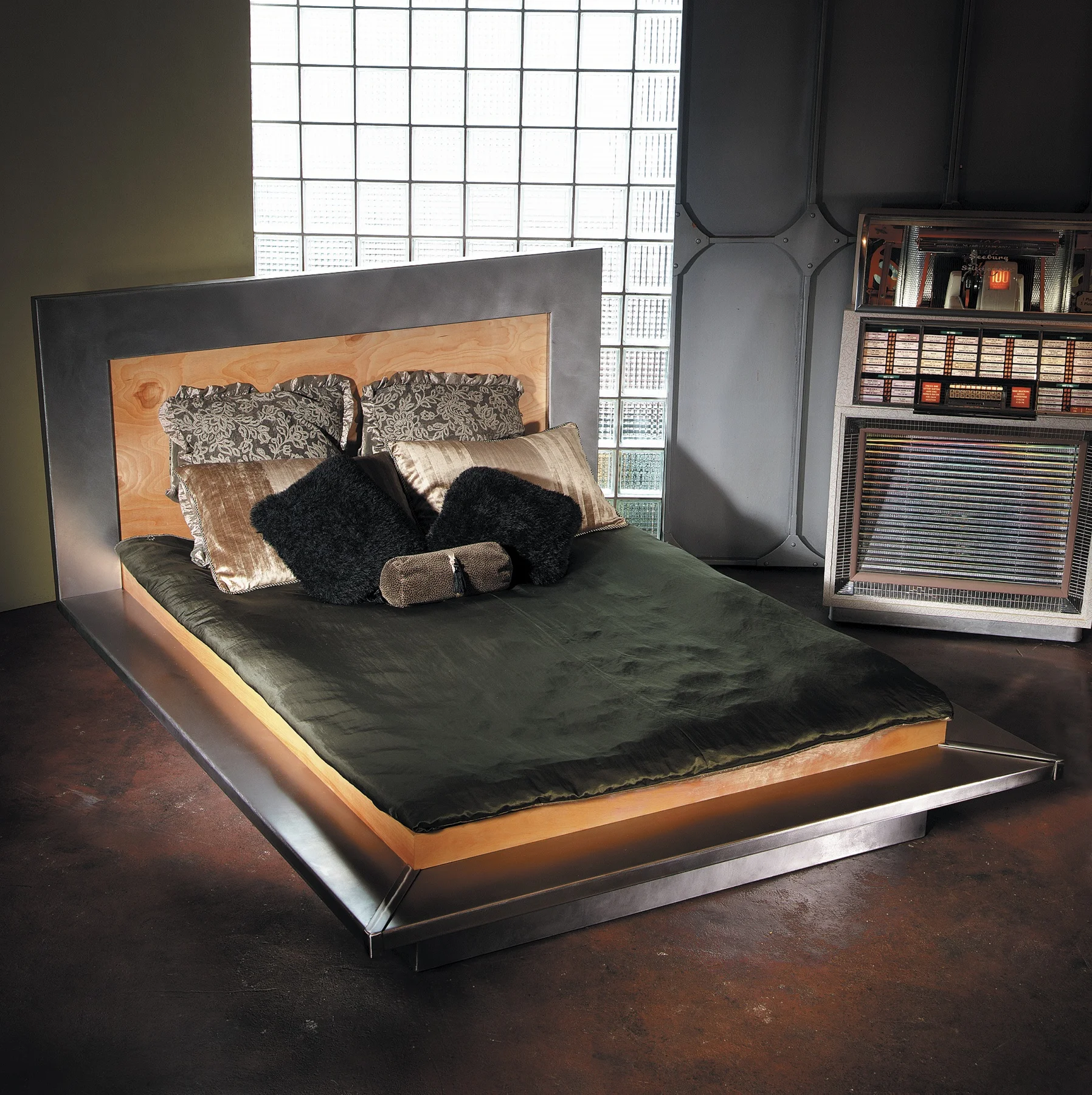 Regina stainless bed