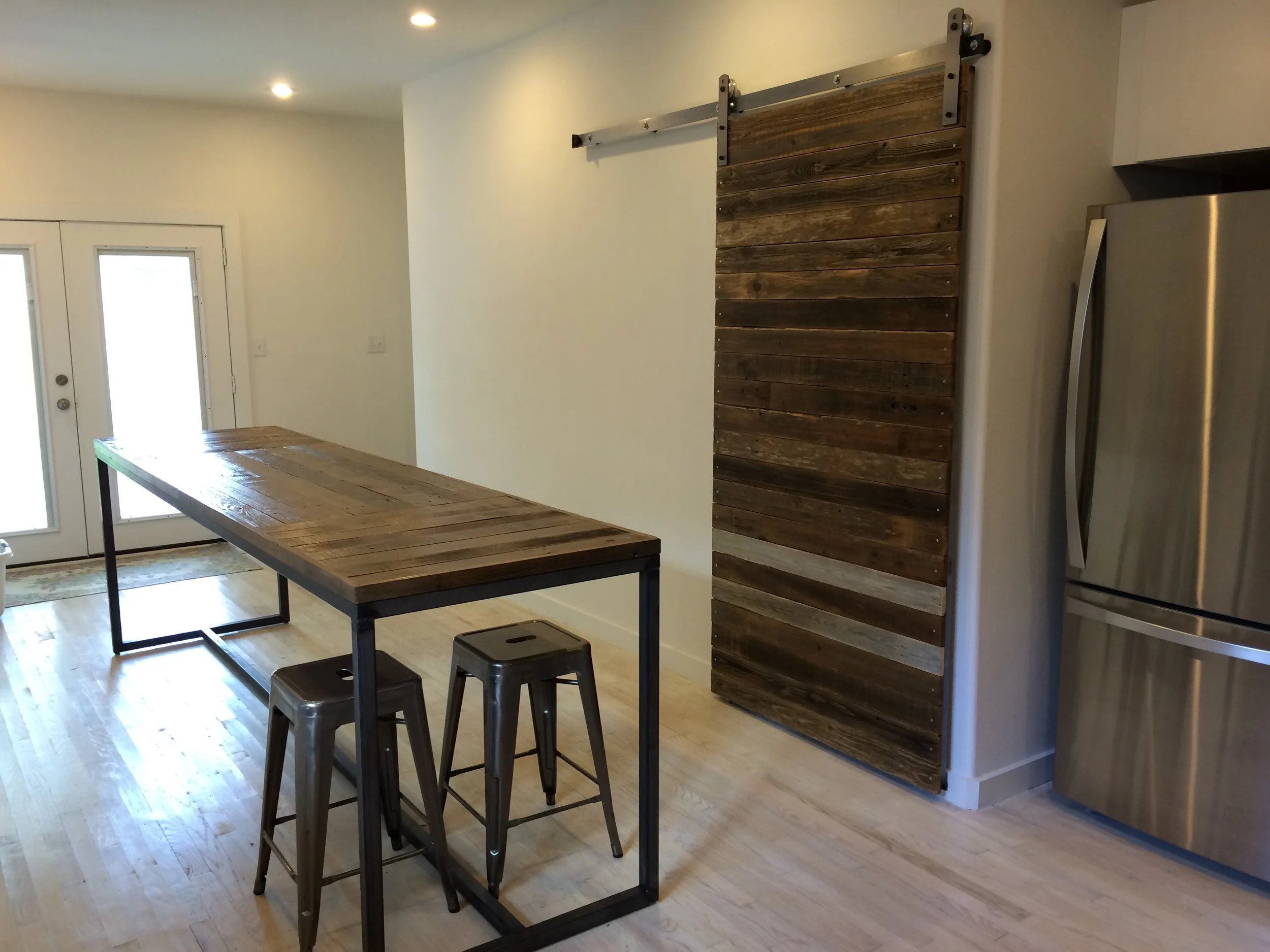 Licatino table and sliding door