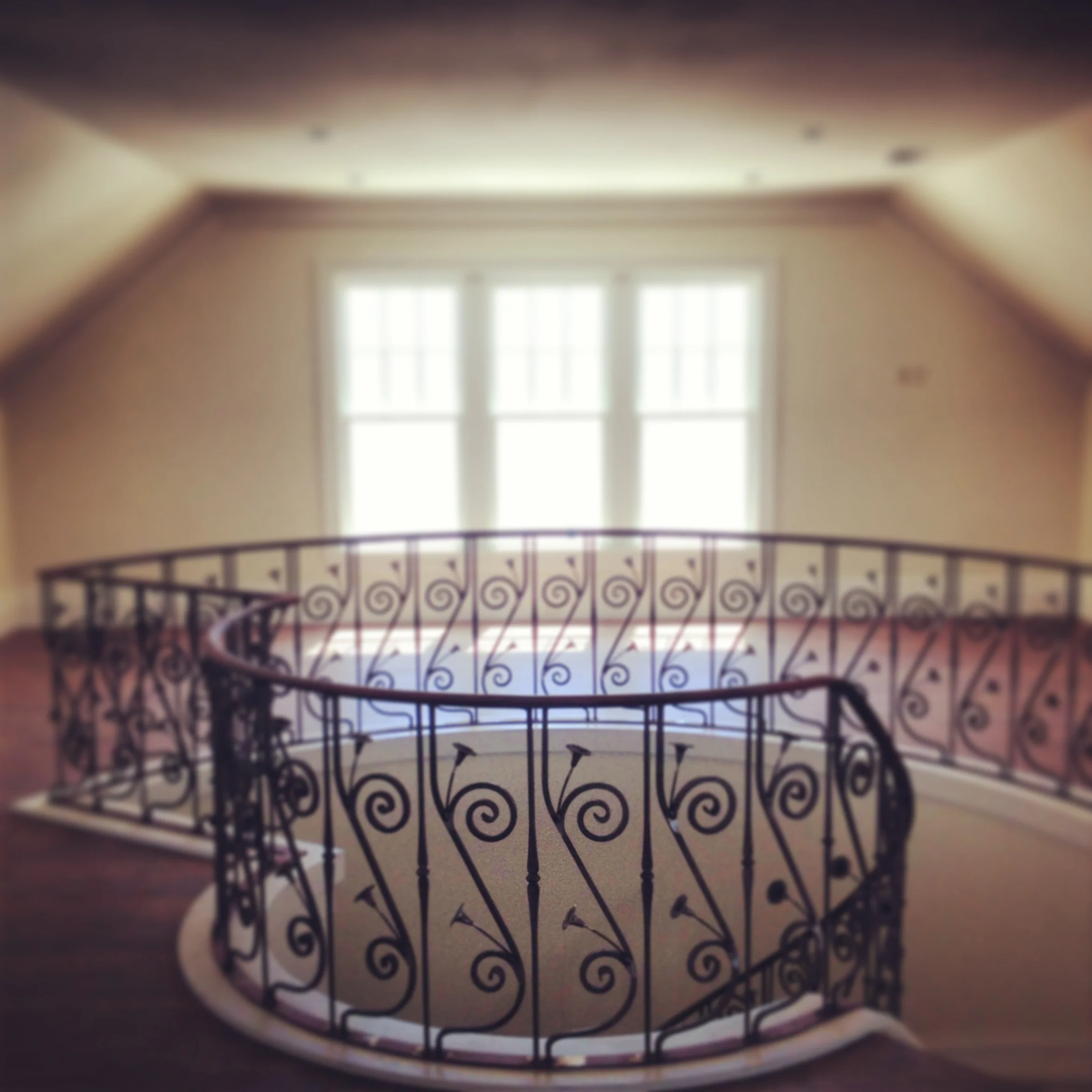 Roundtop spiral stair railing