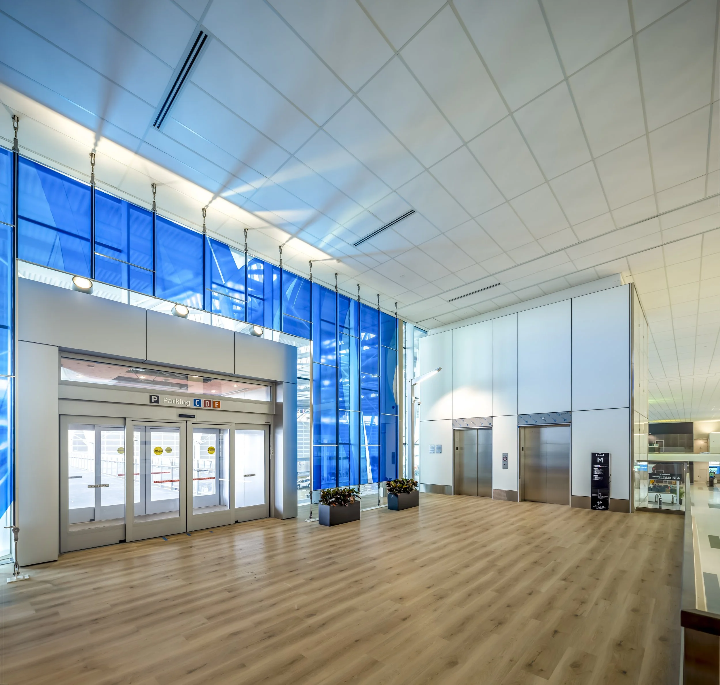 Assembly and Installation of Marta Chilindron -  UNEXPECTED SPACES in Houston IAH Airport