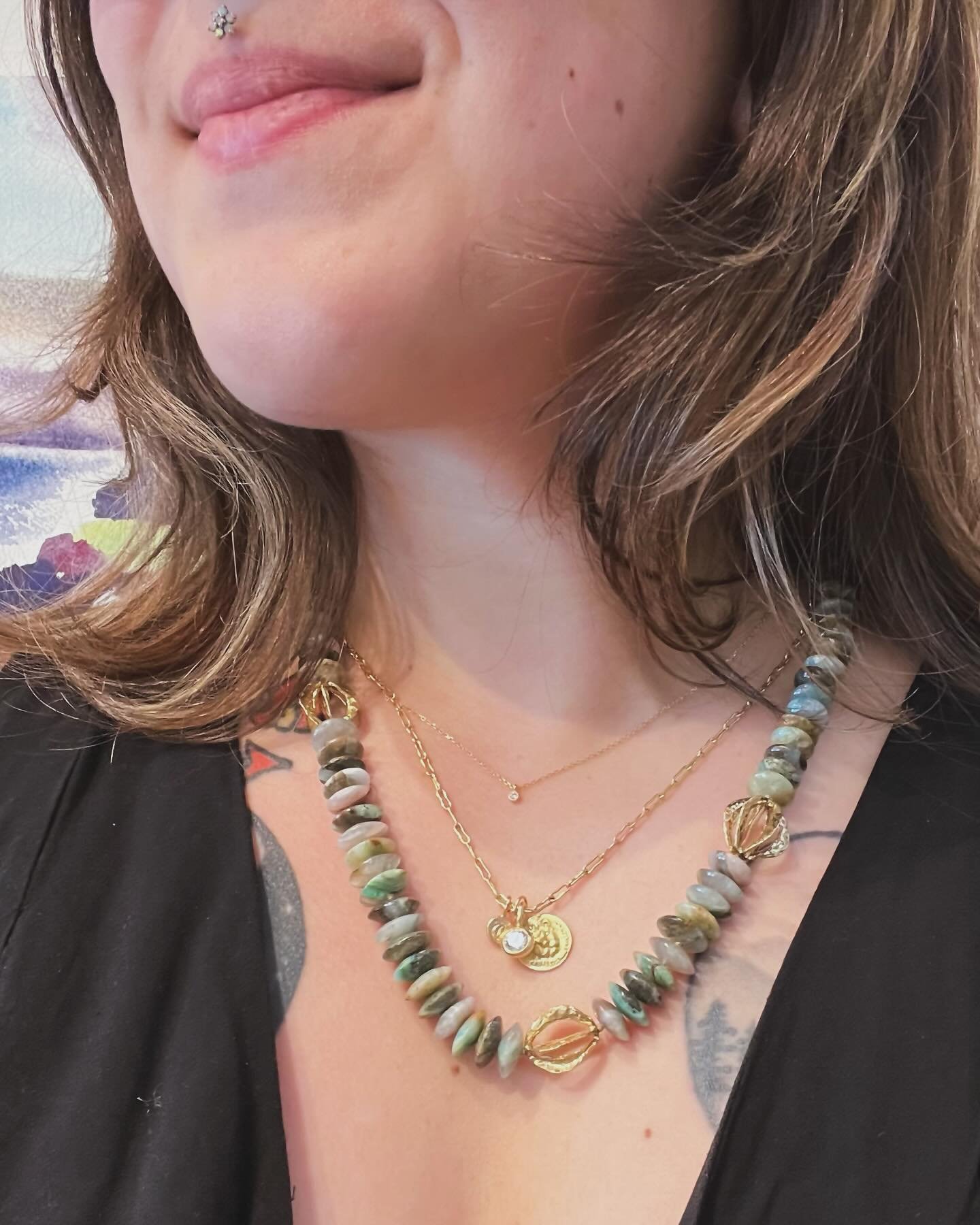 The layers of detail in this statement necklace by @kirstenmuensterjewelry are what make it so special ~ gem silica saucer beads accented with her lantern shape, and a handmade banksia clasp in bronze. 

Shown here with pieces by @alice_son_design @m