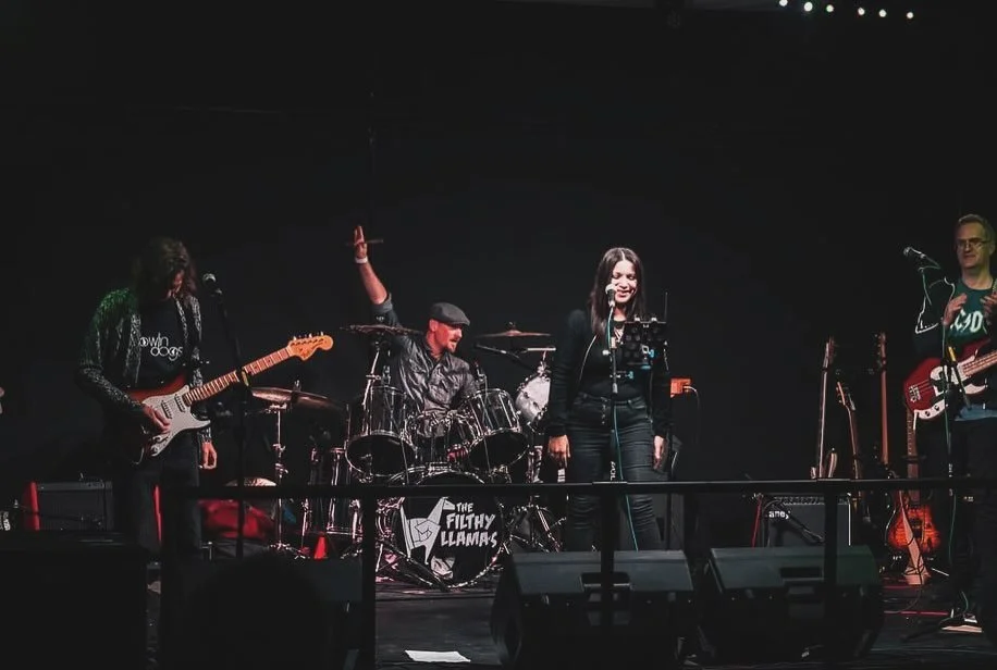 Selina and the Howlin' Dogs