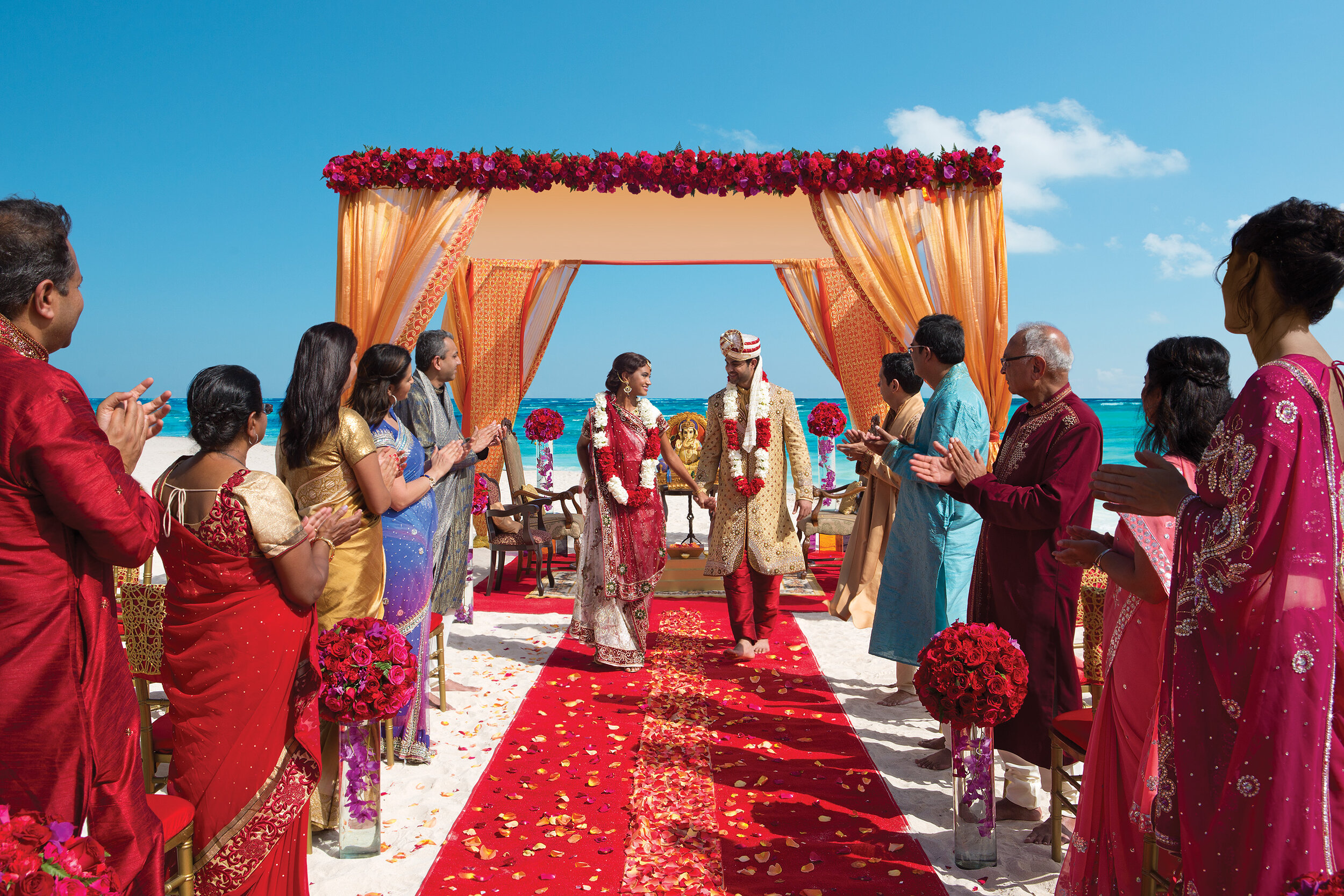 AMR_Hindu_Wedding_Beach_Guests1_2.jpg