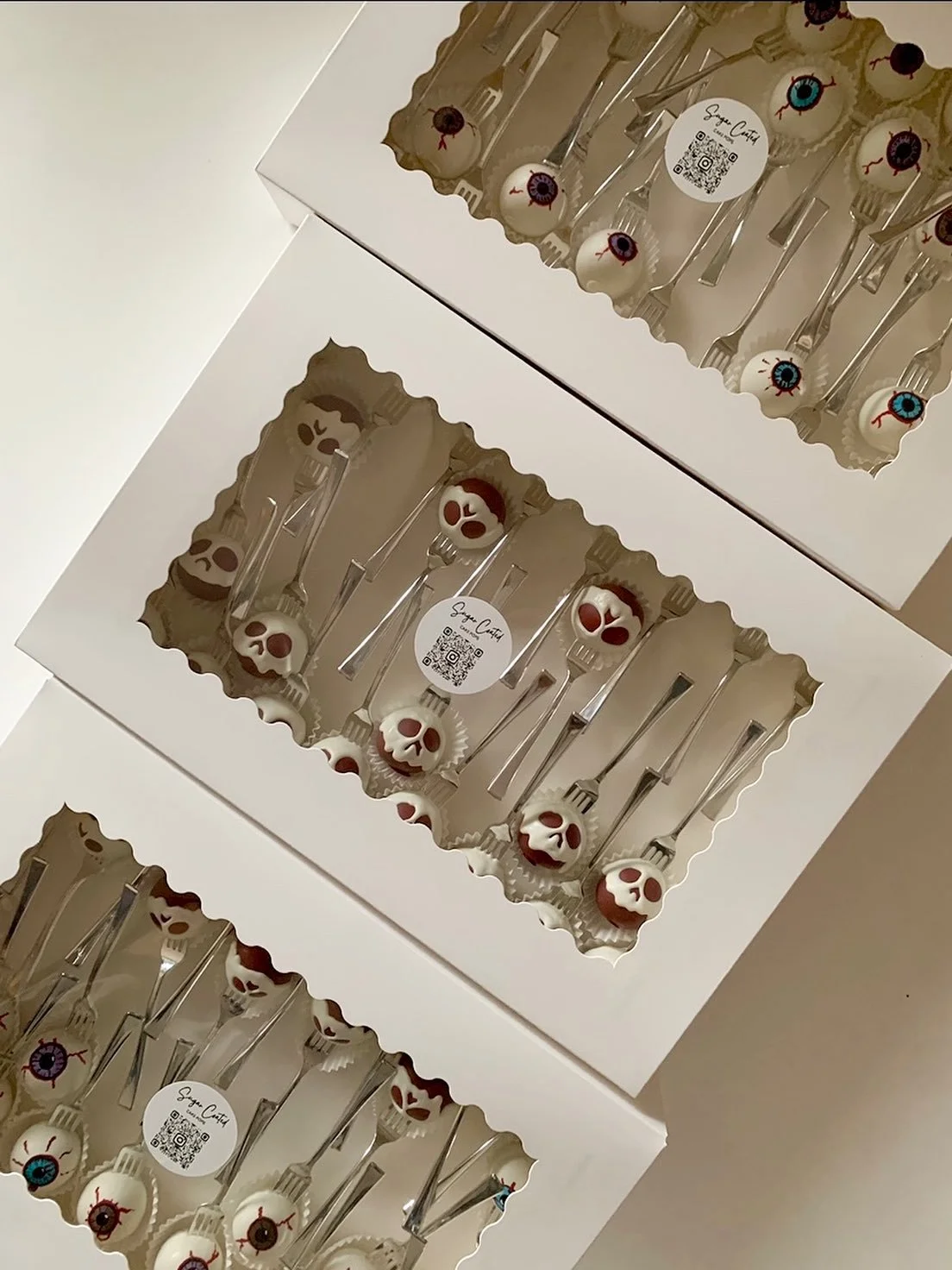 All eyes on you 

Venue: Vibrant Table, for Columbia Sportswear 

#cakepops #cakepopsnearme #pdxeats #pdxbakery #bestseller 
#corporateevent #pdxevents #hallowen #halloweentreats #eyeballcakepops #poisonapple #handpainted