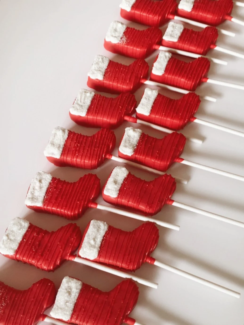 The Holidays are around the corner but our festive pops have been rocking the pastry cases for weeks now and we&rsquo;re here for it 😍🌲✨

#cakepops #pdxbakery #christmastime