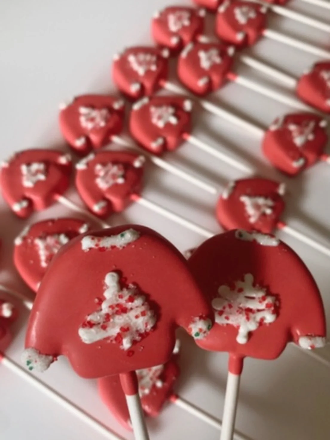 No Ugly Xmas Sweater party is complete without the cutest Xmas Sweater pops 🥰

Did you snag one yesterday at @wildlings_oc Sip &amp; Shop soir&eacute;e?

#cakepops #pdxbakery #christmas
