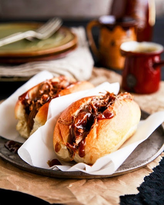 If you&rsquo;re a football wife you know it&rsquo;s semi final games this weekend! So if you want something to feed the football crowd make these super EASY Shredded Beef &amp; Gravy Rolls to fill those tums. Add a side of coleslaw for something gree