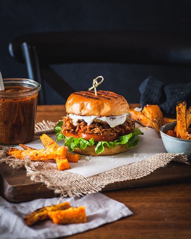 Footy finals this weekend and it&rsquo;s time to pull out the dude food. These Slow Cooker Chipotle Hawaiian Chicken Burgers are the perfect thing to serve to those footy mad boys (&amp; girls). Really delish and a set and forget recipe which is my k