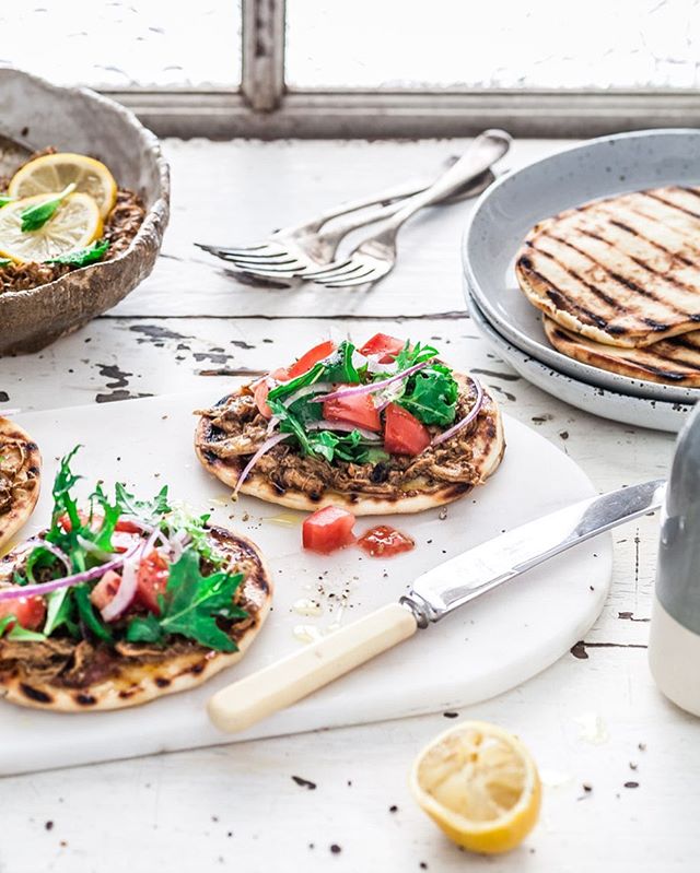 I&rsquo;ve been testing this recipe today one which I&rsquo;ve made a handful of times already but never got round to properly testing and photographing it. It&rsquo;s my Mini Shredded Greek Chicken Naan. Fork tender Greek spiced chicken on mini naan