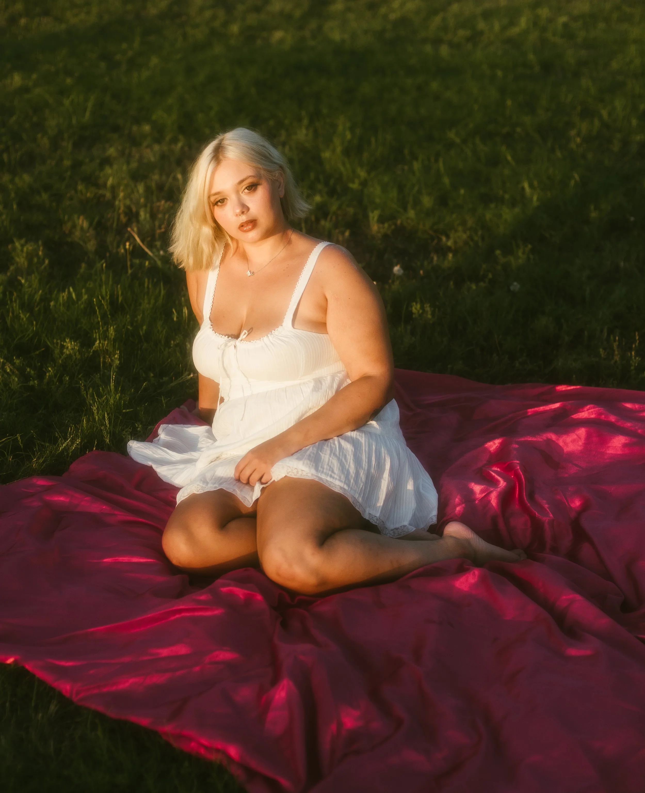 golden hour dreamy portrait session in Denton Texas by flesh and flora photography