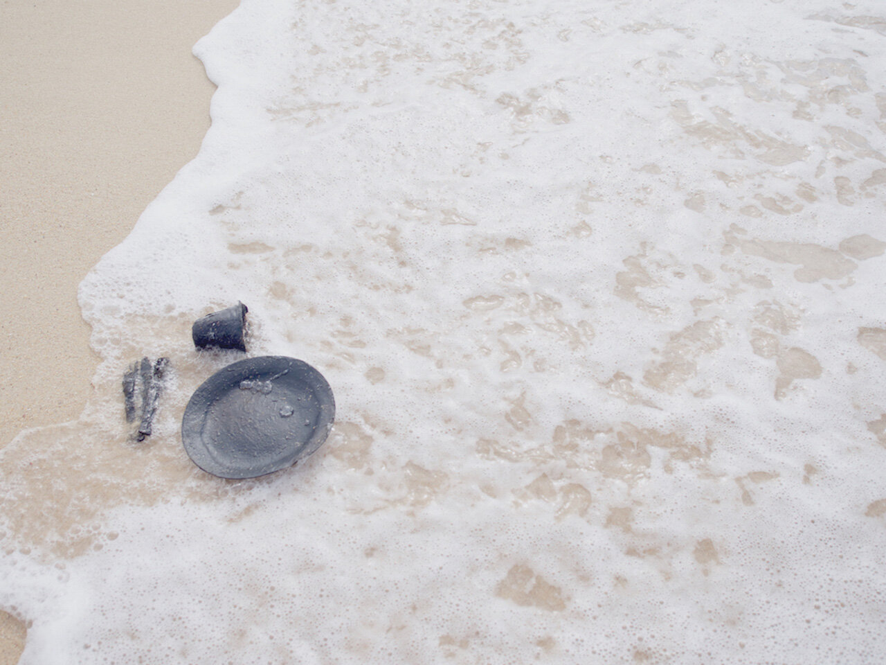 03 Seaweed Plastic Tableware. Designer Digby Ayton.jpg