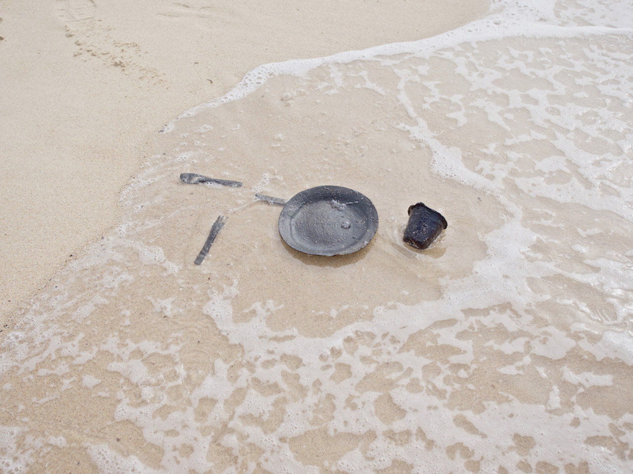 04 Seaweed Plastic Tableware. Designer Digby Ayton.jpg