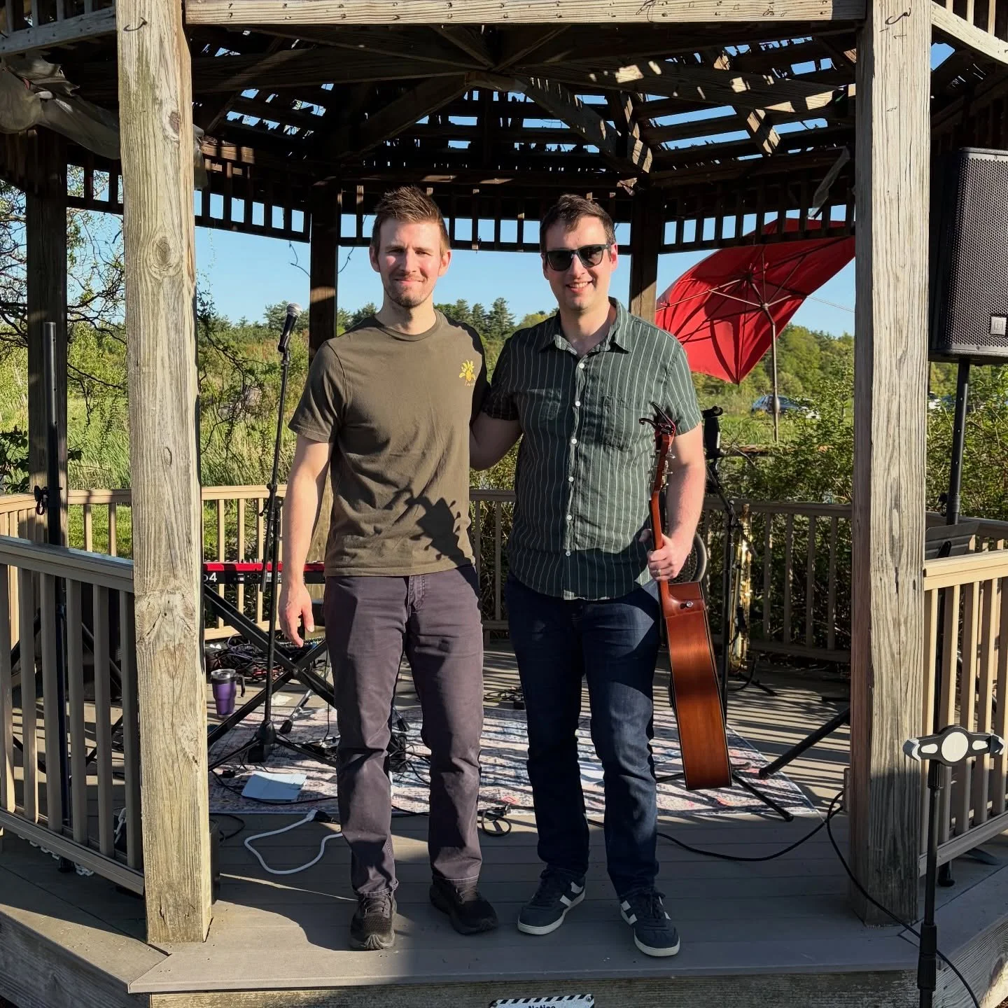 Had such a great time playing at @nashobavalleywinery with the ever talented @jhooper816. I was blown away by all the family &amp; friends that came out and cheered. Thanks to the great crowd and such friendly staff there. 
Shoutout to the manager An