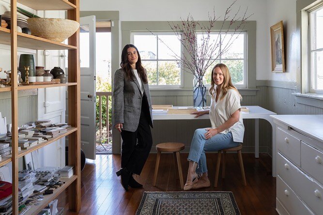 The faces behind the design 🙃 (plus our newest team member Celine!)

Thanks to @sencreativeco for these lovely portraits in our happy little space ✨ What a gift to be surrounded by so many talented, inspiring women 👊🏼

📷 @sencreativeco #decorotat