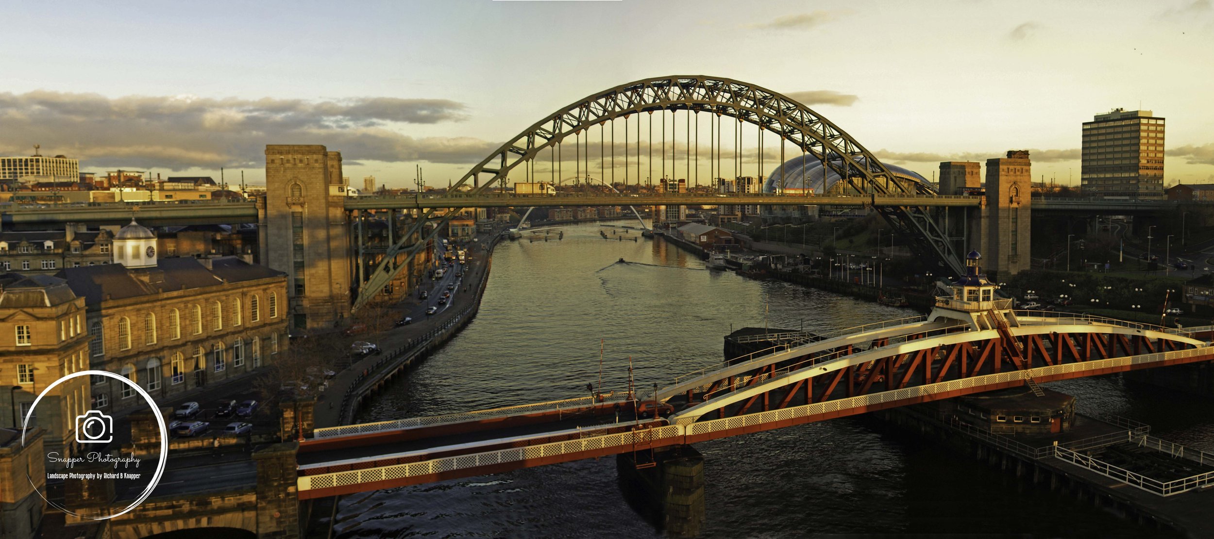 LNE024 b PP - Tyne Bridges Panorama.jpg