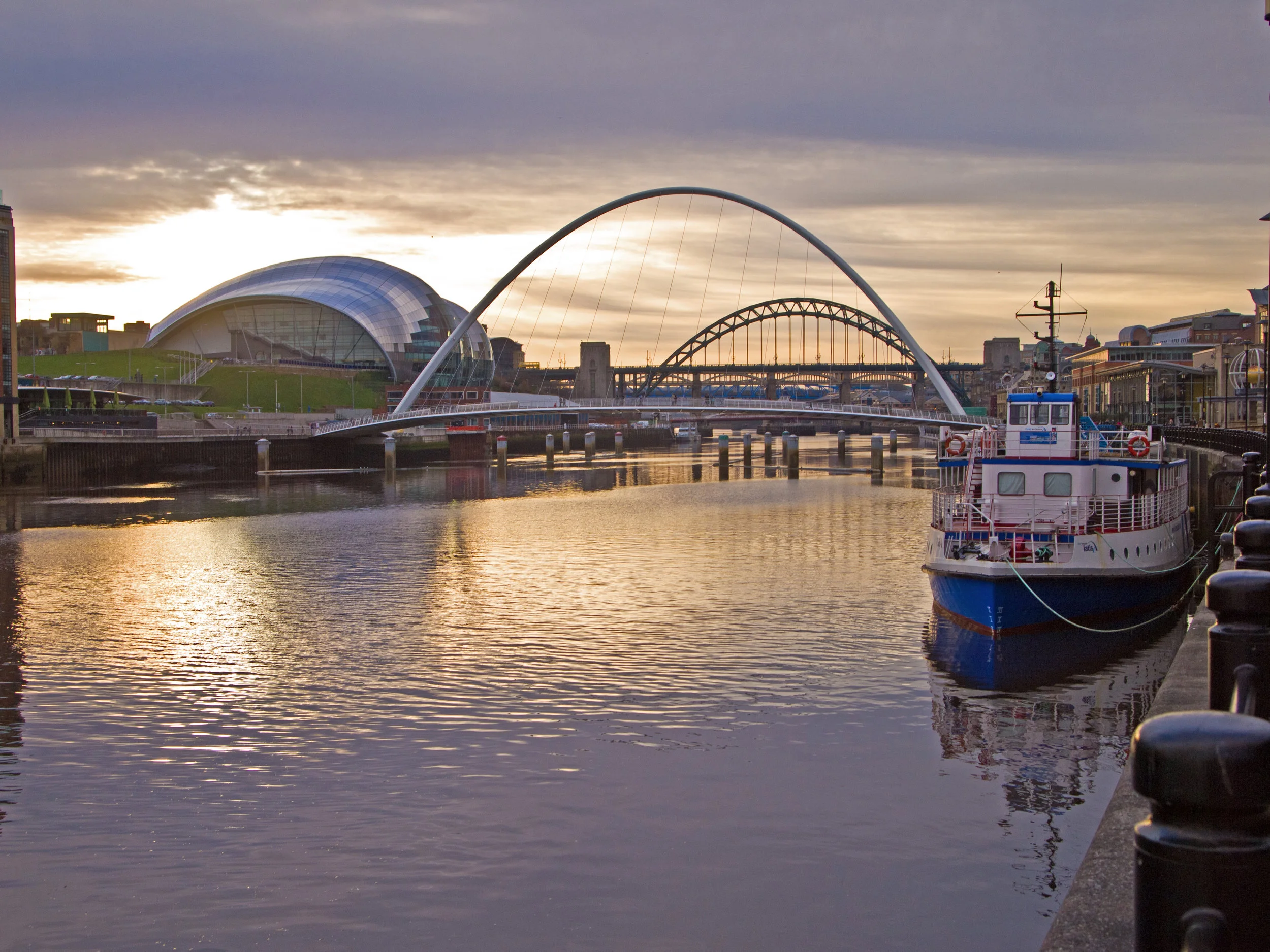 LNE071 - Late Afternoon Over the Tyne.jpg