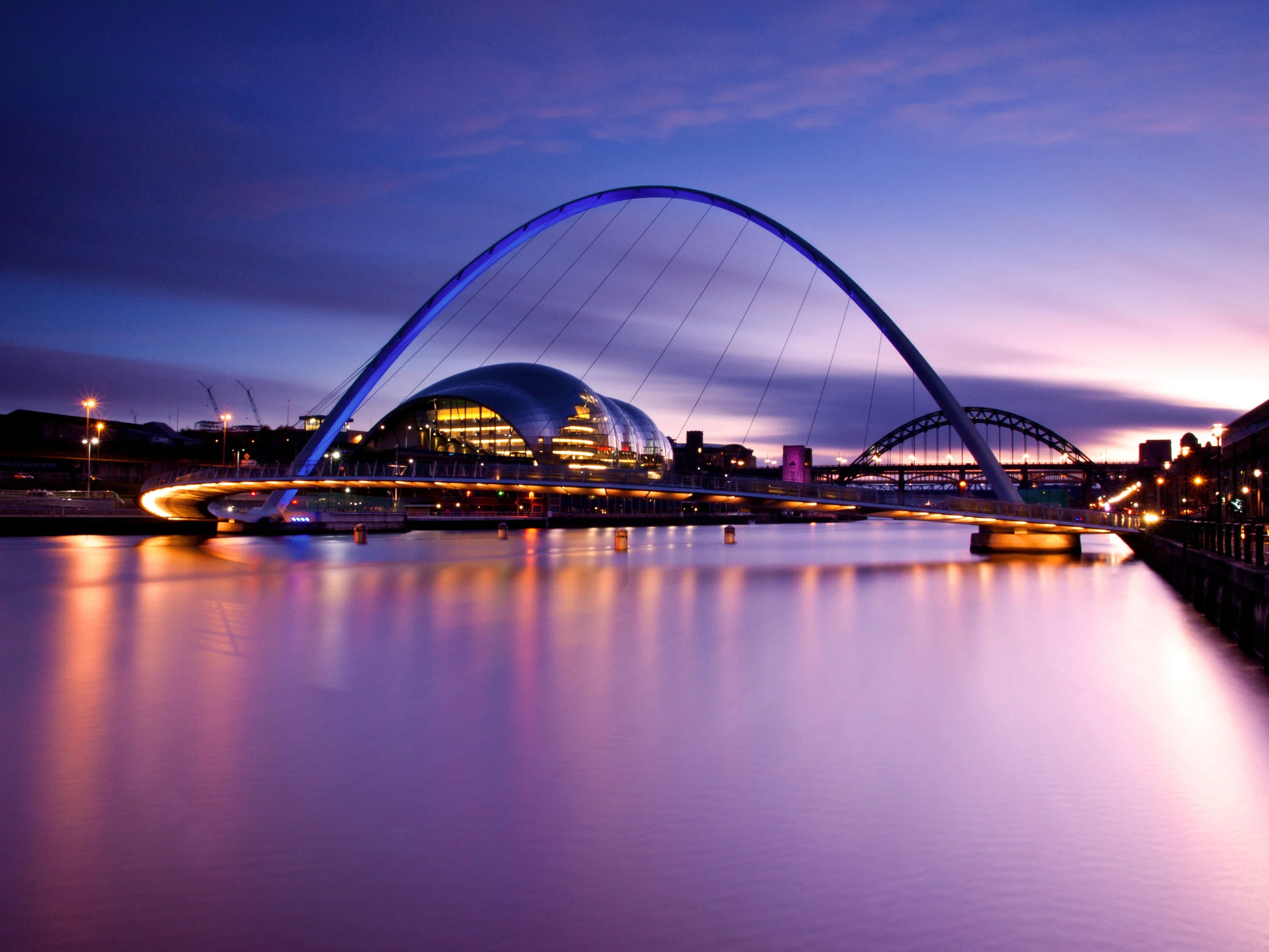 LNE077 - Millennium Bridge at Night.jpg