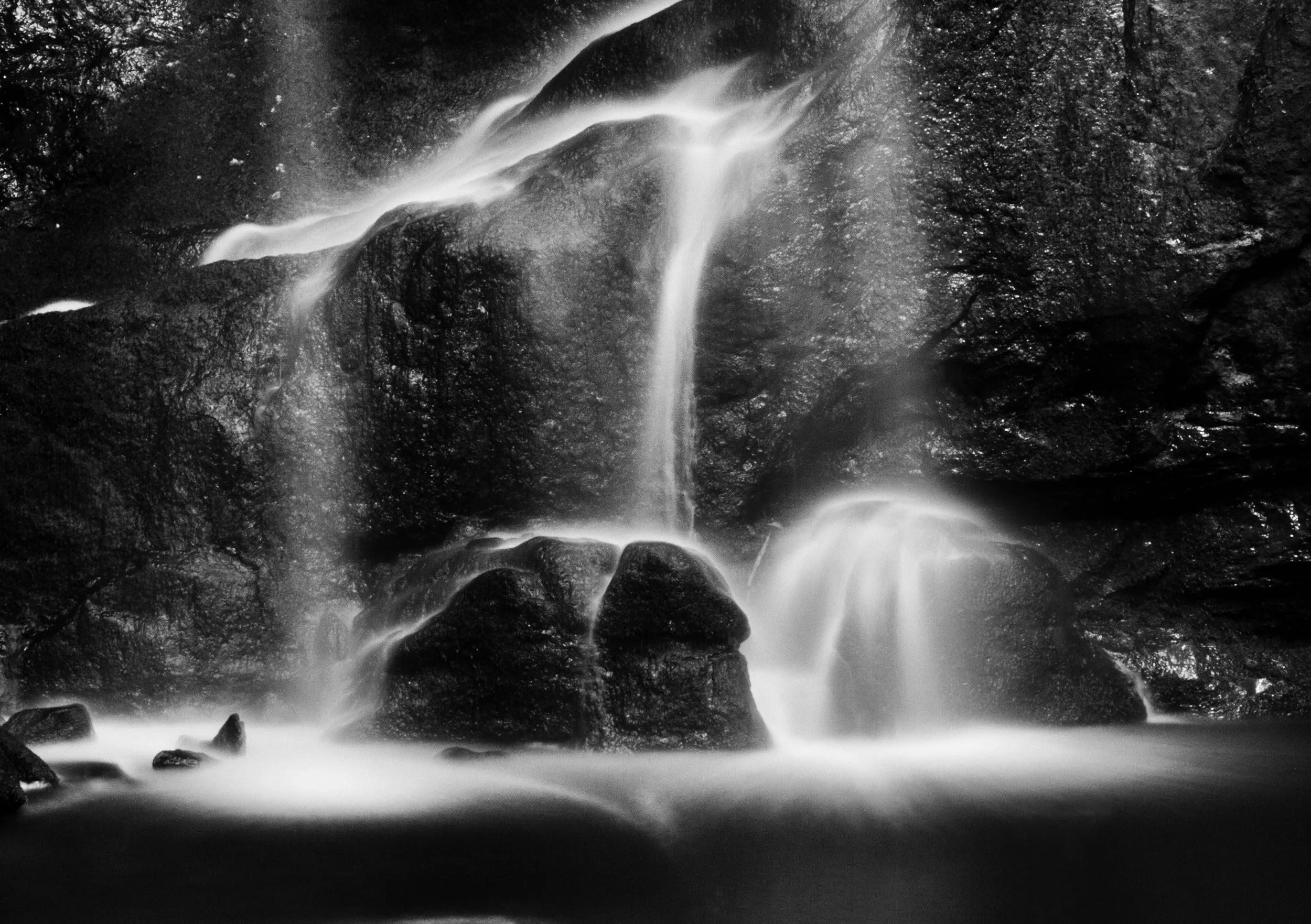 LNO377 - Roughting Linn, Monochrome Abstract