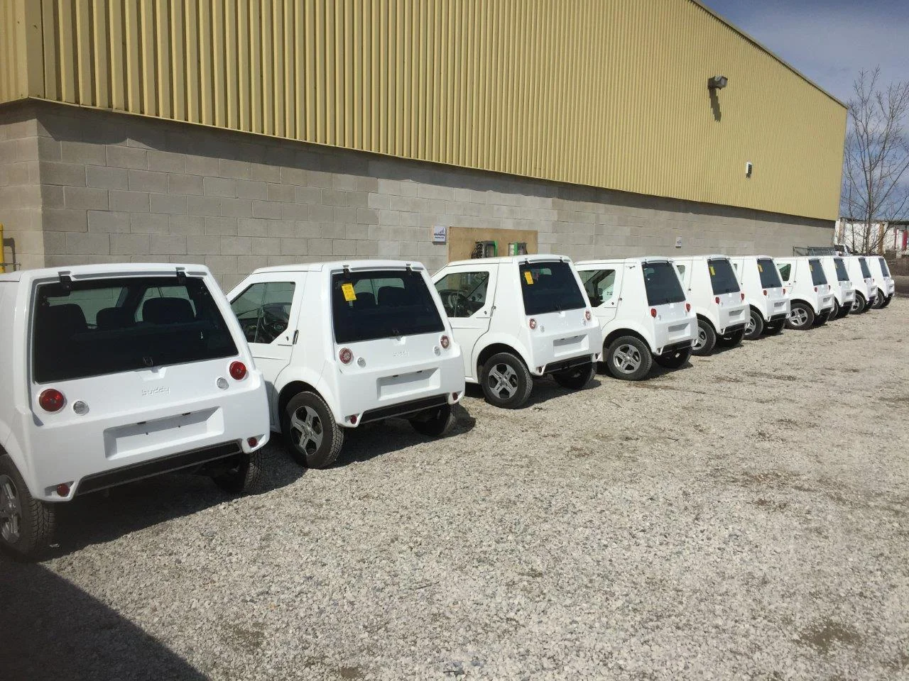 TIL LADING: Buddy’ene har fått egne ladestasjoner