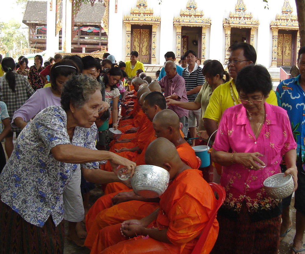 Songkran_in_Wat_Kungthapao_05.jpg