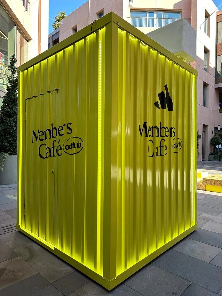 Sarı renk Galvanizli Trapez Sac'dan özel ebat kabin imalatı