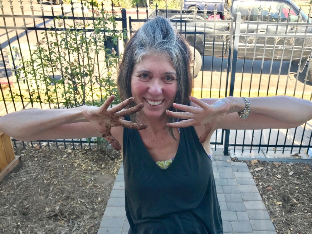 Show us your grubby hands in the garden or the kitchen for a chance to win a free restorative yoga session with our Gracious Neighbor JoAnn, founder of OG Yoga ! One lucky winner will receive a private class and can invite up to 4 friends. No prior yoga knowledge needed, just an open heart and mind! How GOOD is that? "JoAnn lead me through the most and healing and restorative yoga I've ever experienced" - Albert Margens, Good Neighbor Tag @goodneighborgardens in your social posts and use at least one of the following hashtags to share your photos. The winner will be announced in the next newsletter! #goodneighborgardens #1bigfarm #urbansharecrop #whatsgrowingon