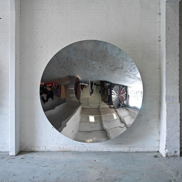 Anish-Kapoor-mirror-sculpture.jpg