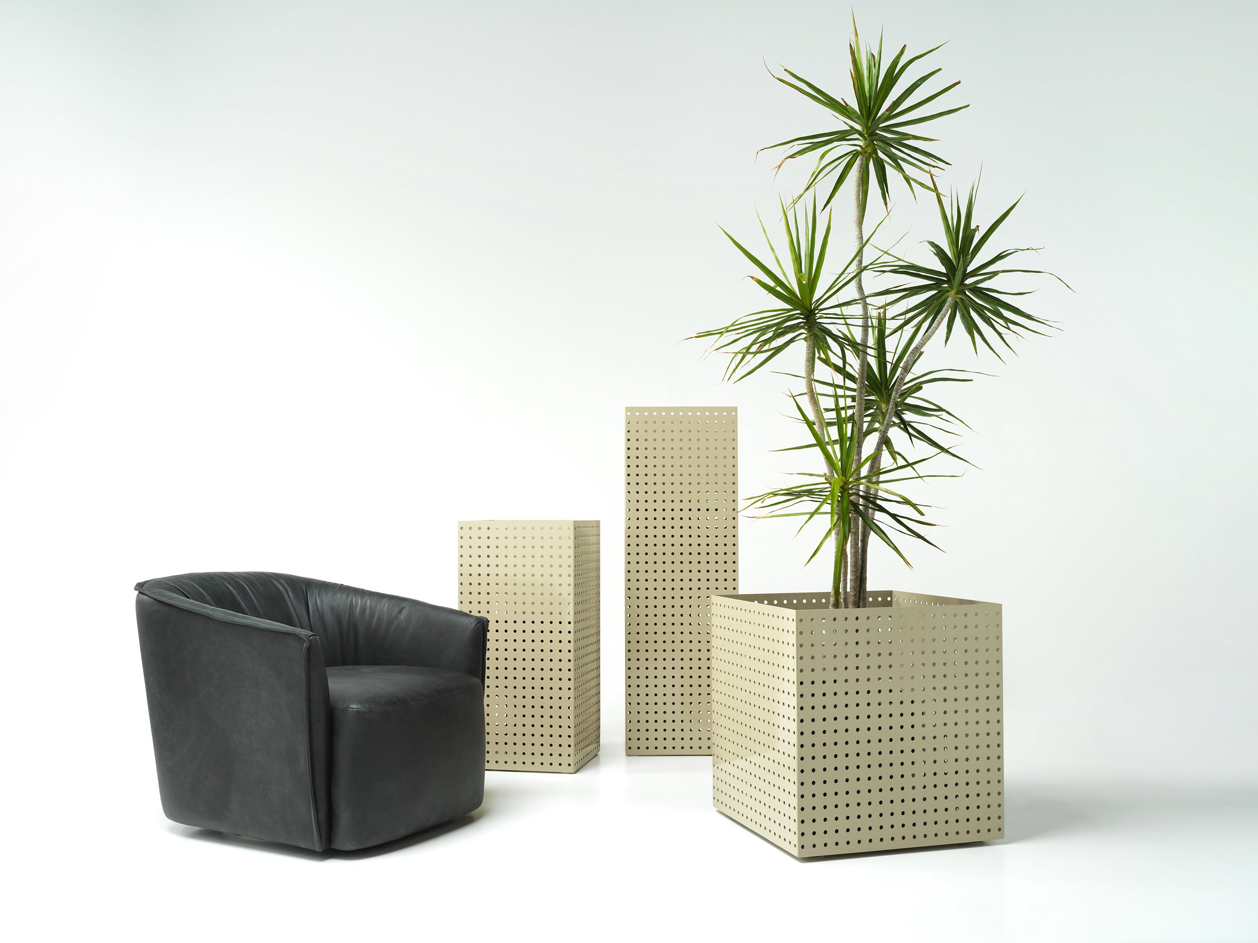 studiociao-ciao-b13-sbw-easychair-perforated-vessels-plants.jpg