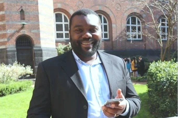 SÖNDAG MED SOS CHURCH - DOUGLAS TCHAPE PÅ BESÖK!